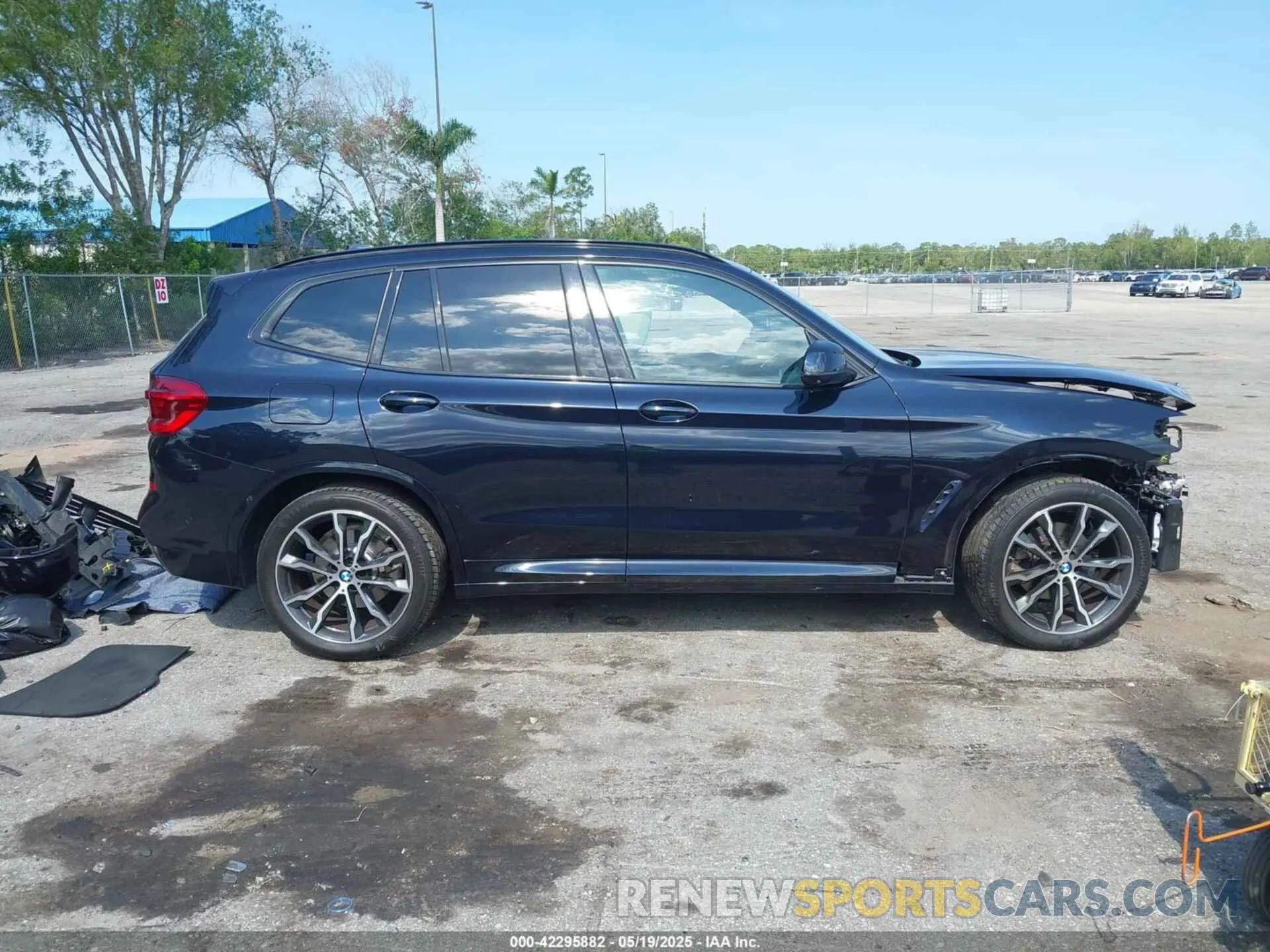14 Photograph of a damaged car 5UXTY3C00M9G70296 BMW X3 2021