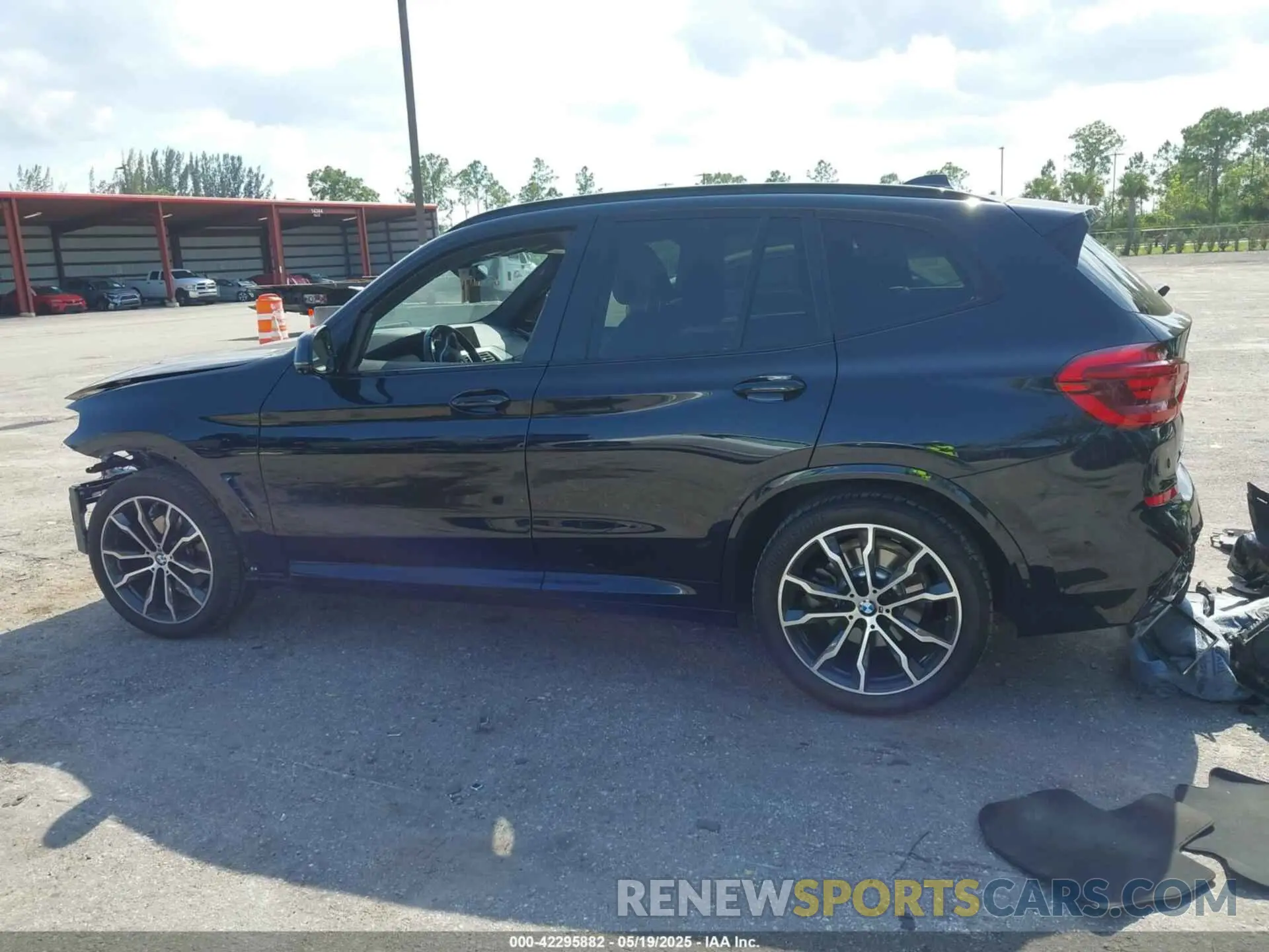 15 Photograph of a damaged car 5UXTY3C00M9G70296 BMW X3 2021