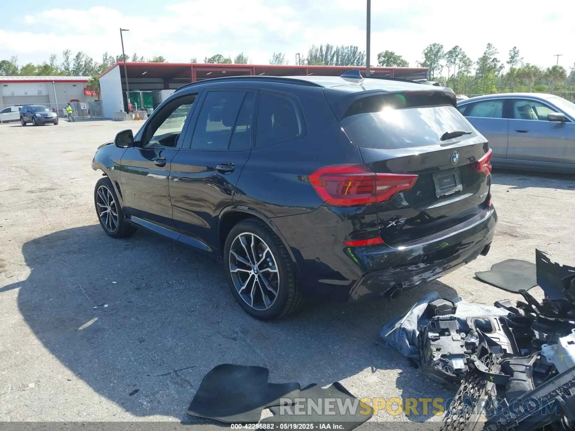 3 Photograph of a damaged car 5UXTY3C00M9G70296 BMW X3 2021