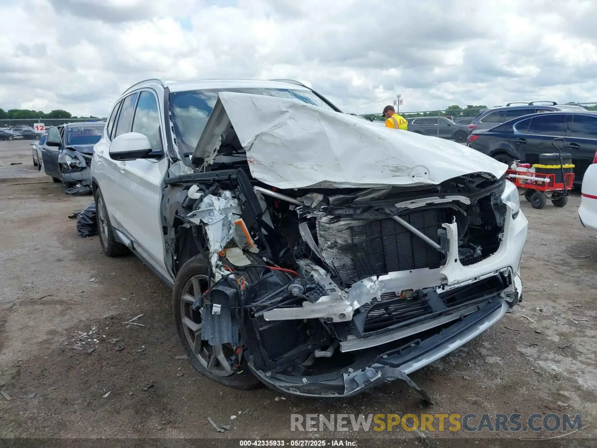1 Photograph of a damaged car 5UXTY3C00M9H61004 BMW X3 2021