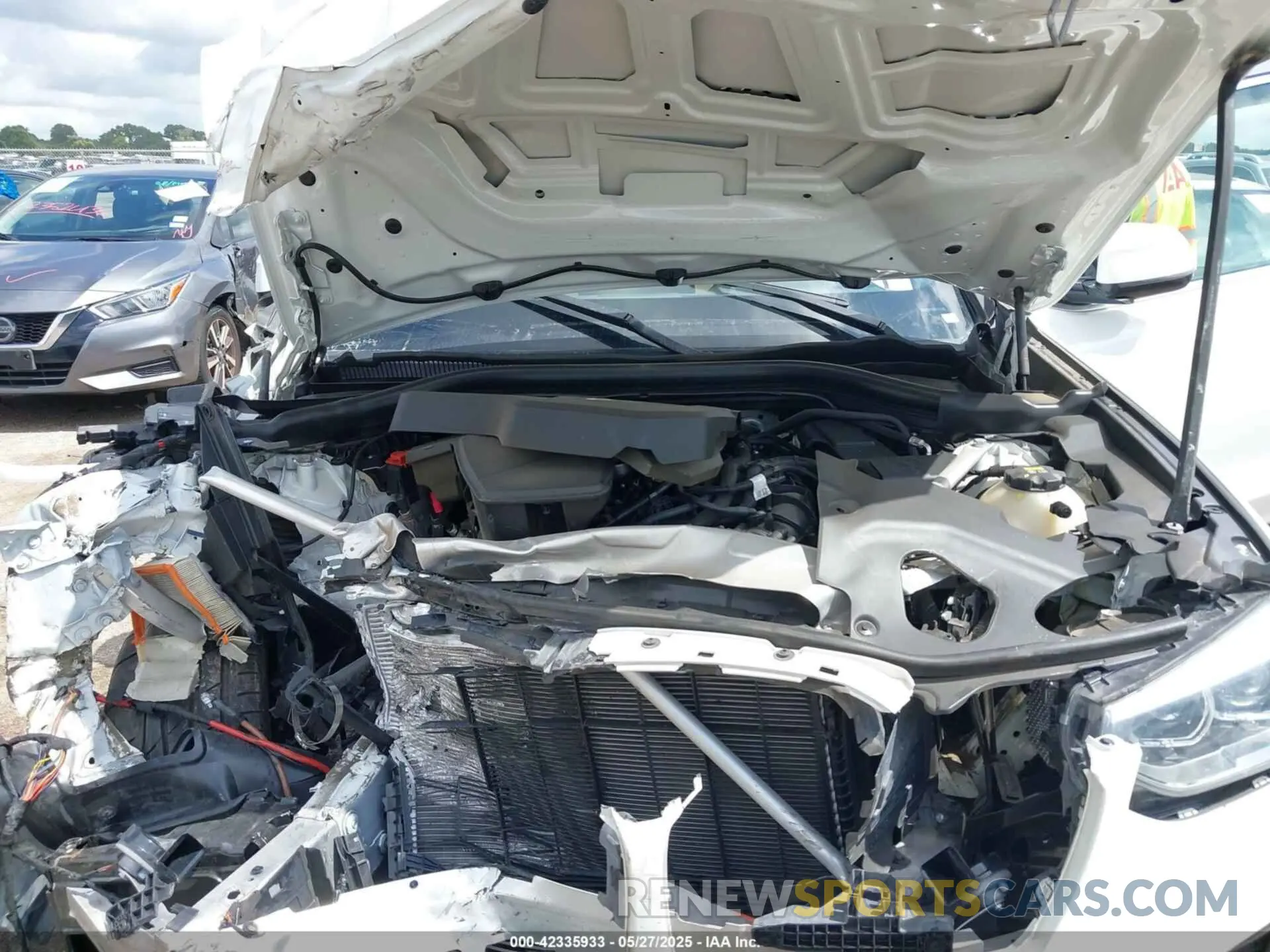 10 Photograph of a damaged car 5UXTY3C00M9H61004 BMW X3 2021