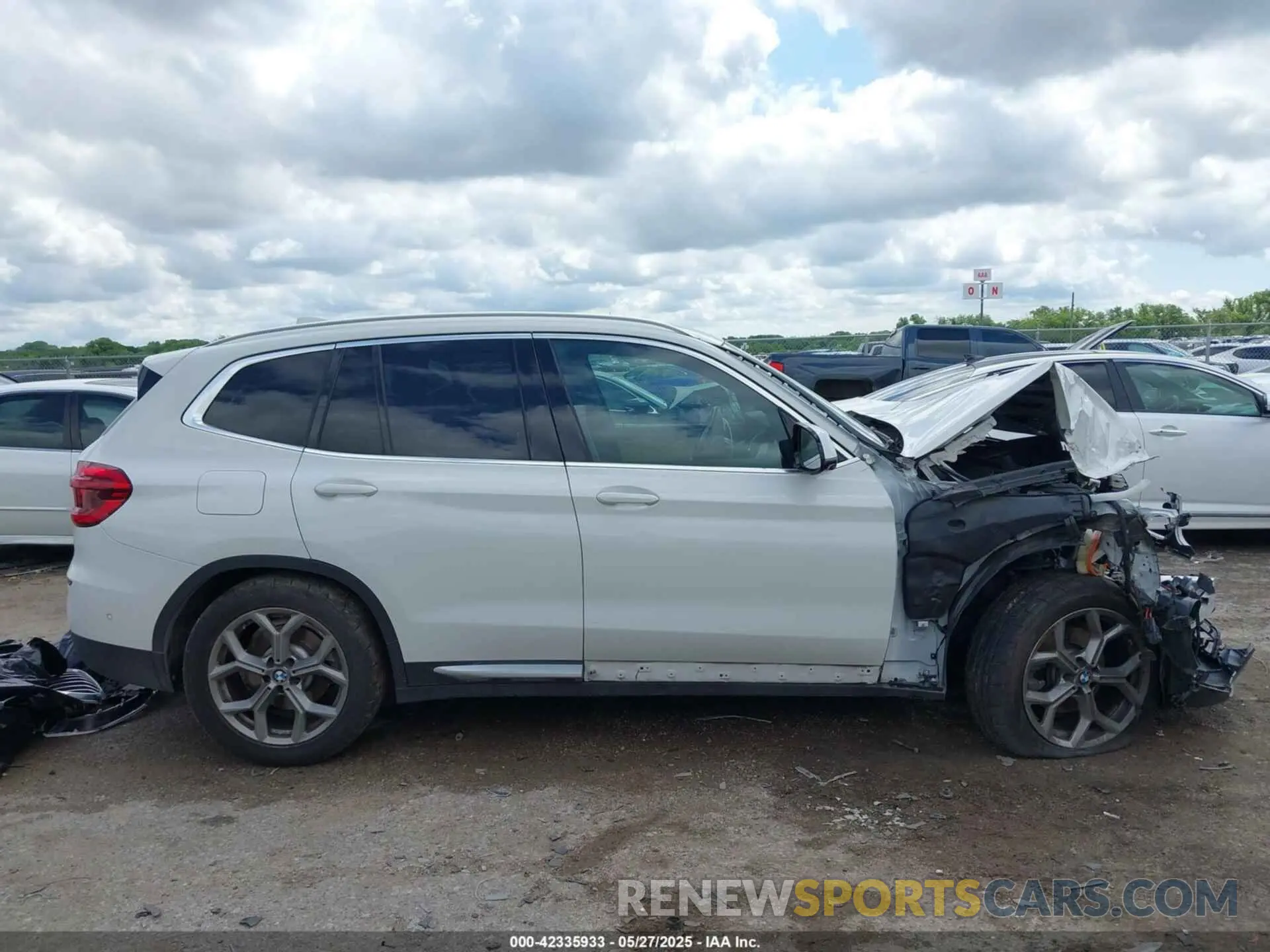 14 Photograph of a damaged car 5UXTY3C00M9H61004 BMW X3 2021