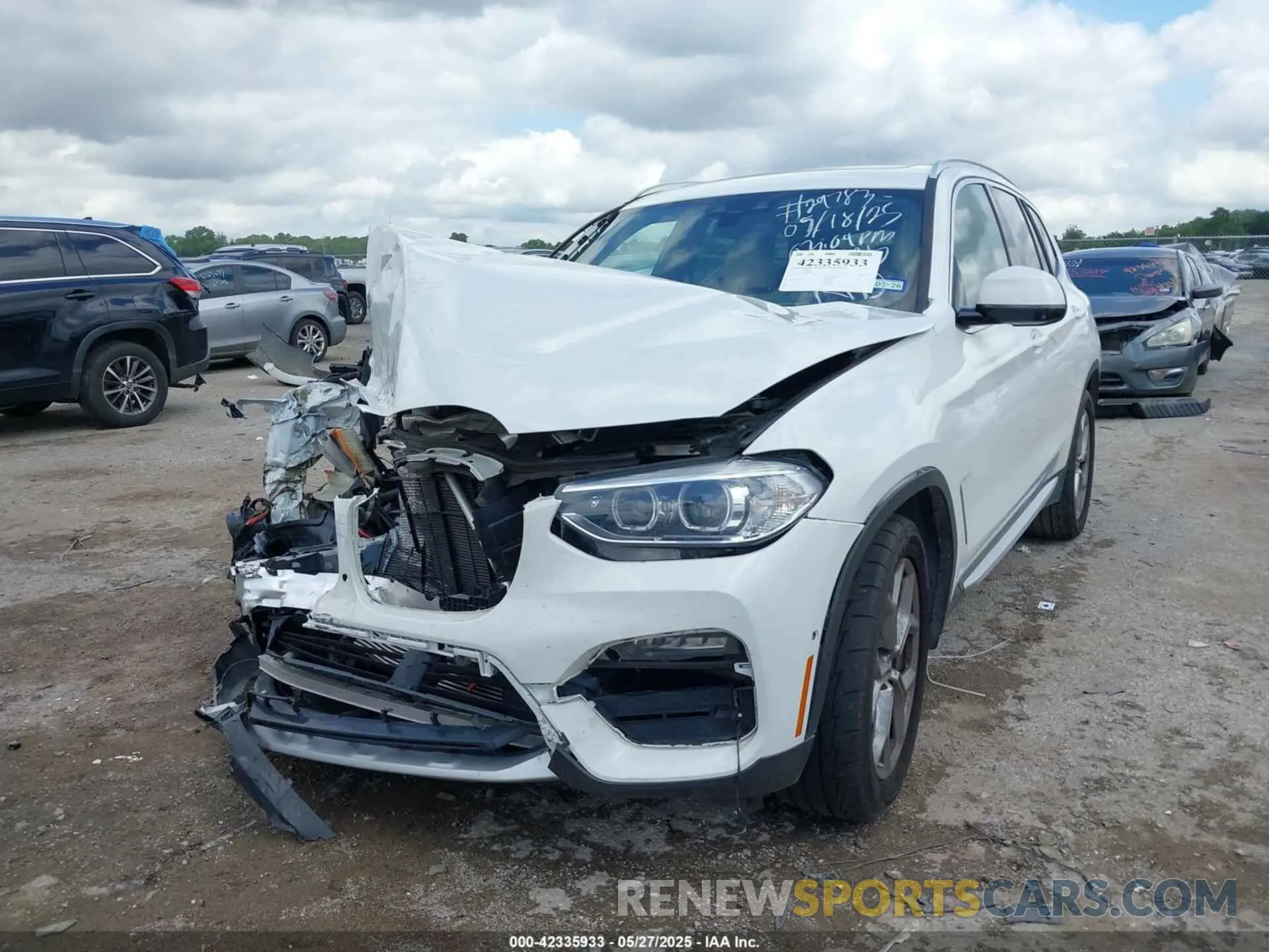 2 Photograph of a damaged car 5UXTY3C00M9H61004 BMW X3 2021