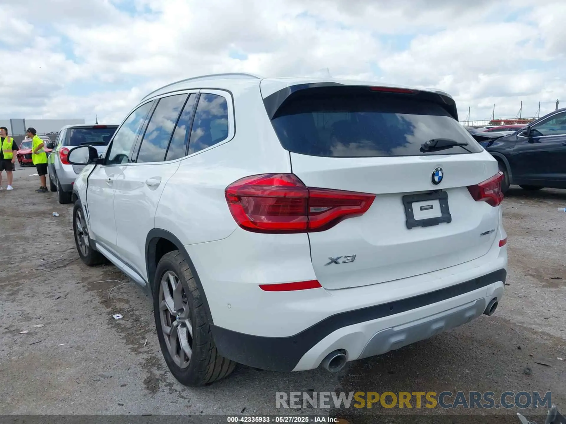 3 Photograph of a damaged car 5UXTY3C00M9H61004 BMW X3 2021