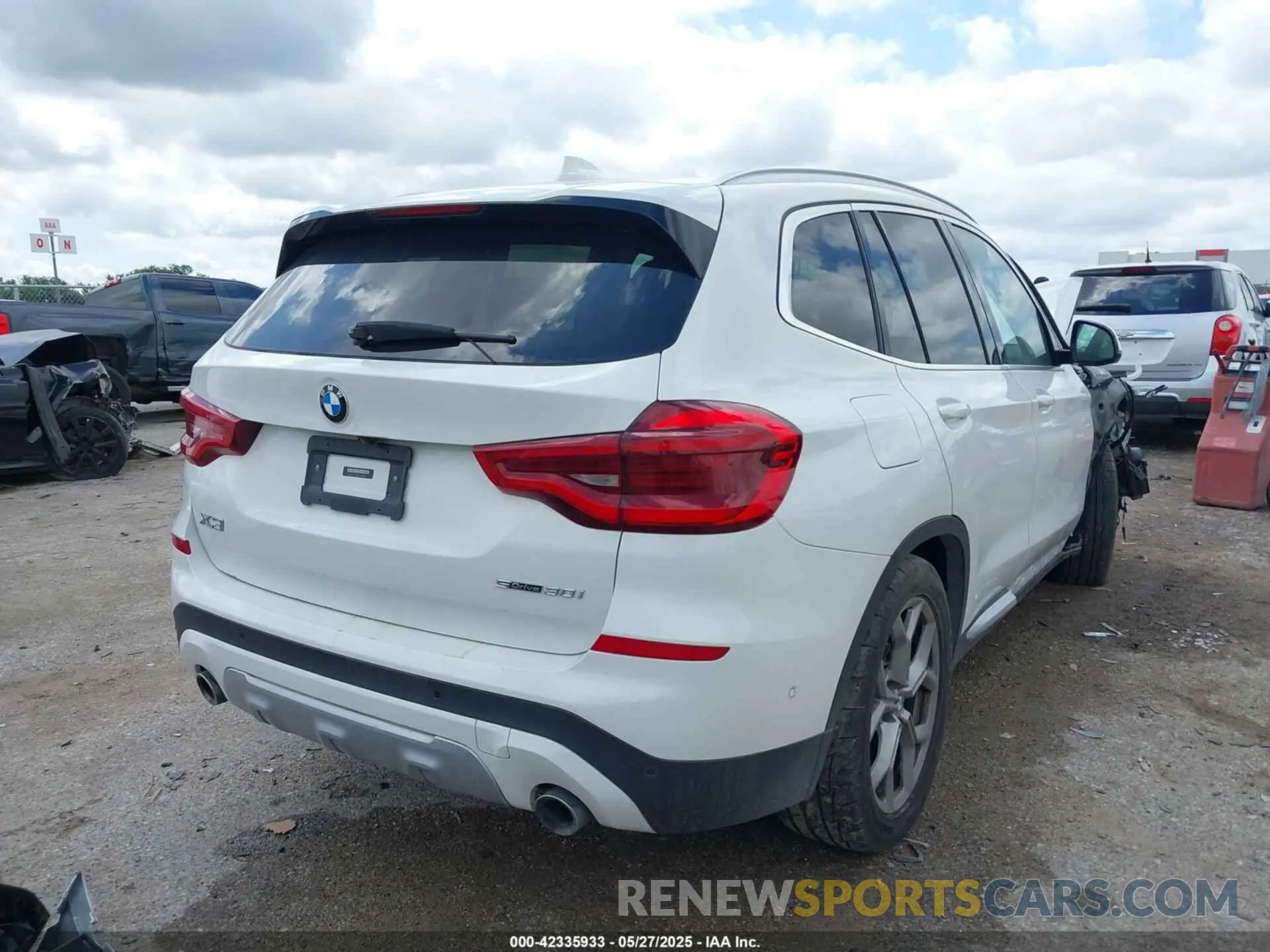 4 Photograph of a damaged car 5UXTY3C00M9H61004 BMW X3 2021