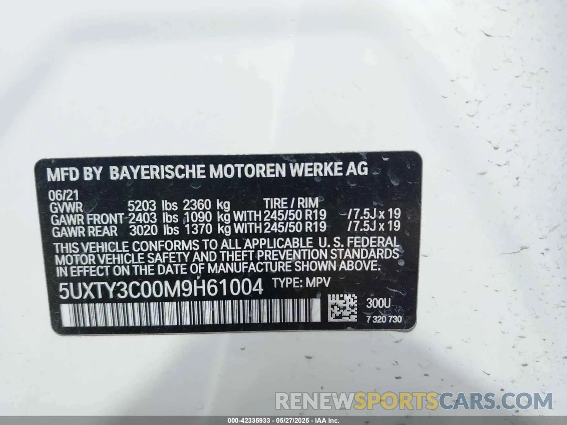 9 Photograph of a damaged car 5UXTY3C00M9H61004 BMW X3 2021