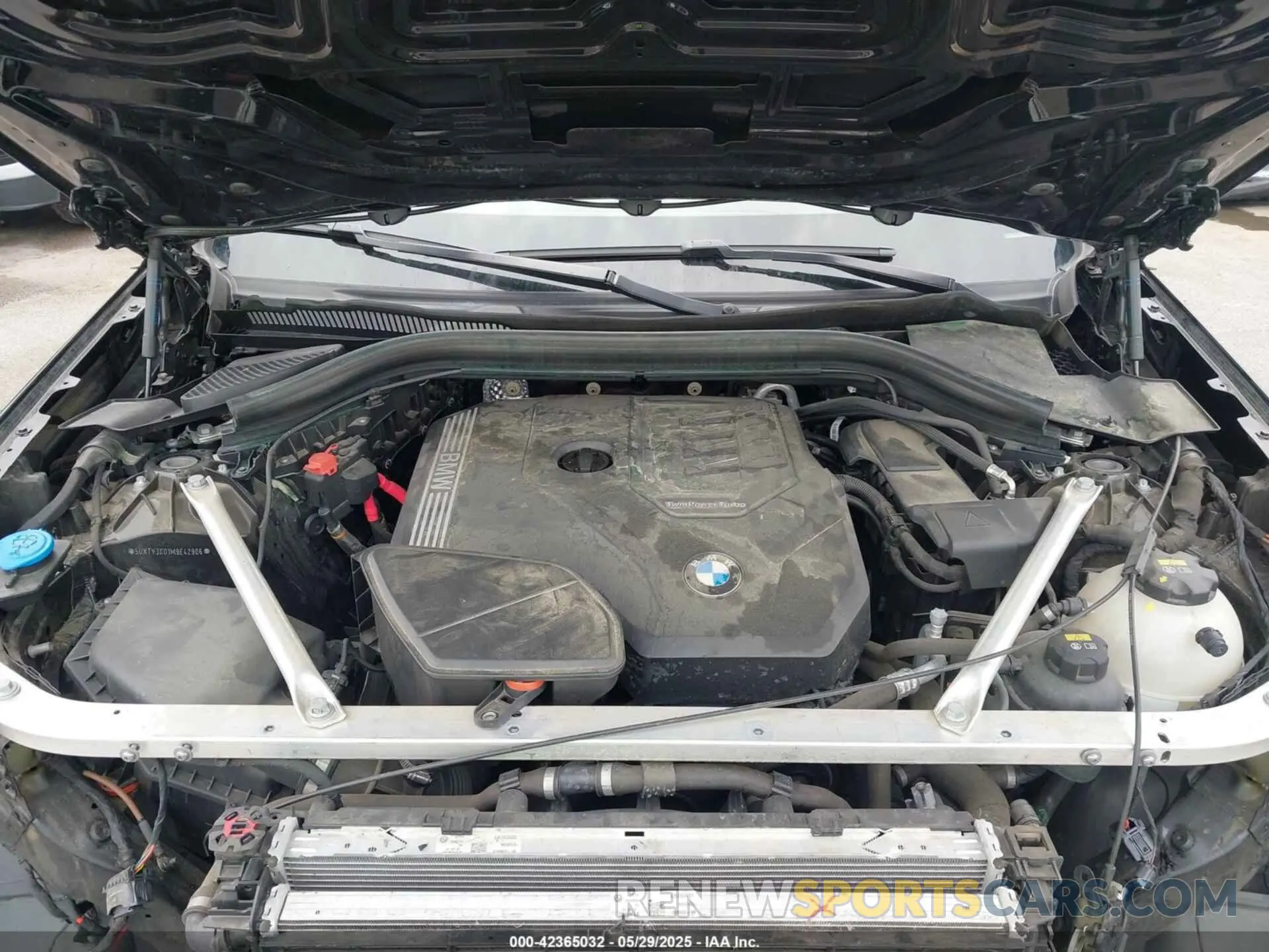 10 Photograph of a damaged car 5UXTY3C01M9E42906 BMW X3 2021