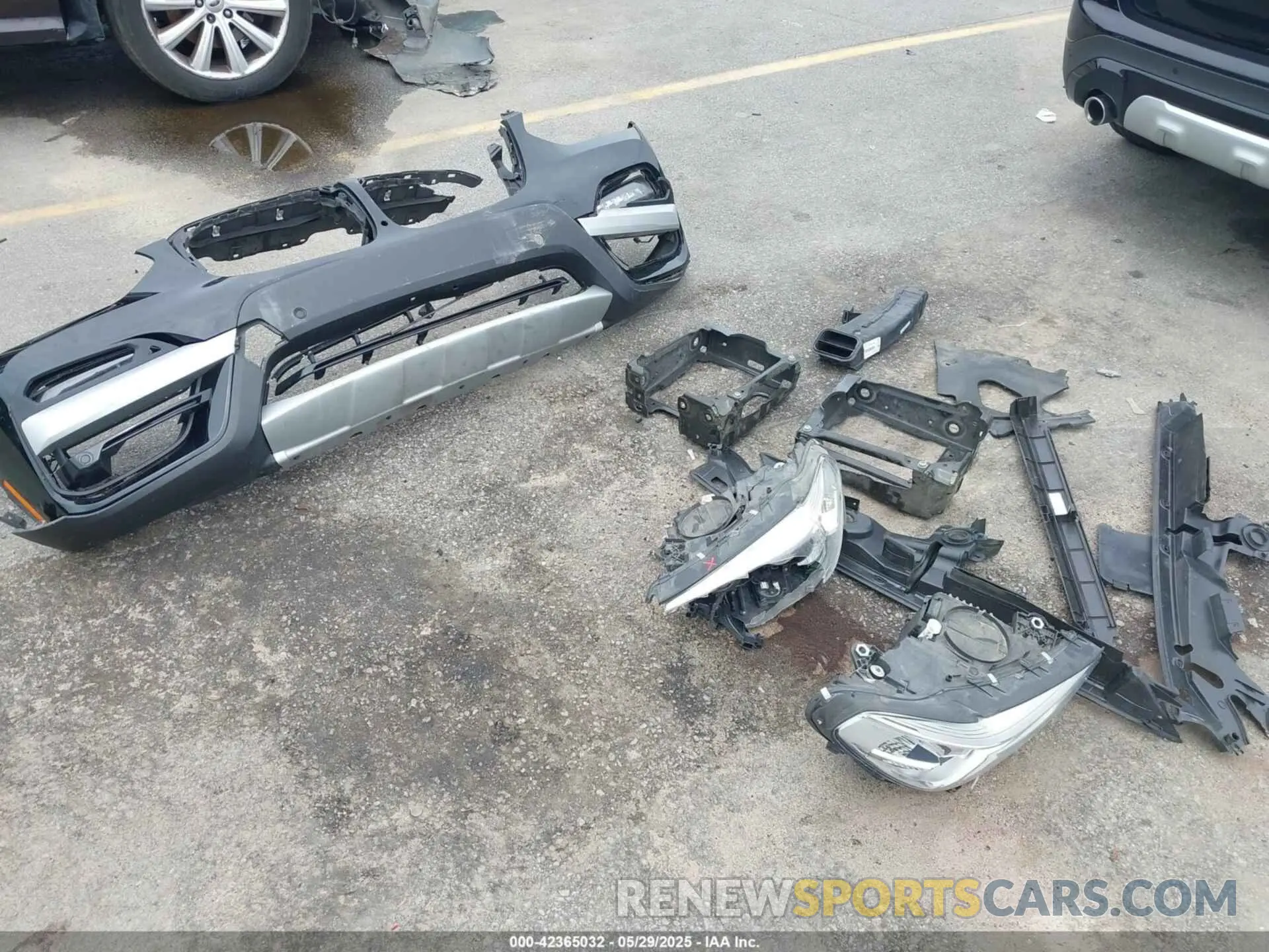 12 Photograph of a damaged car 5UXTY3C01M9E42906 BMW X3 2021