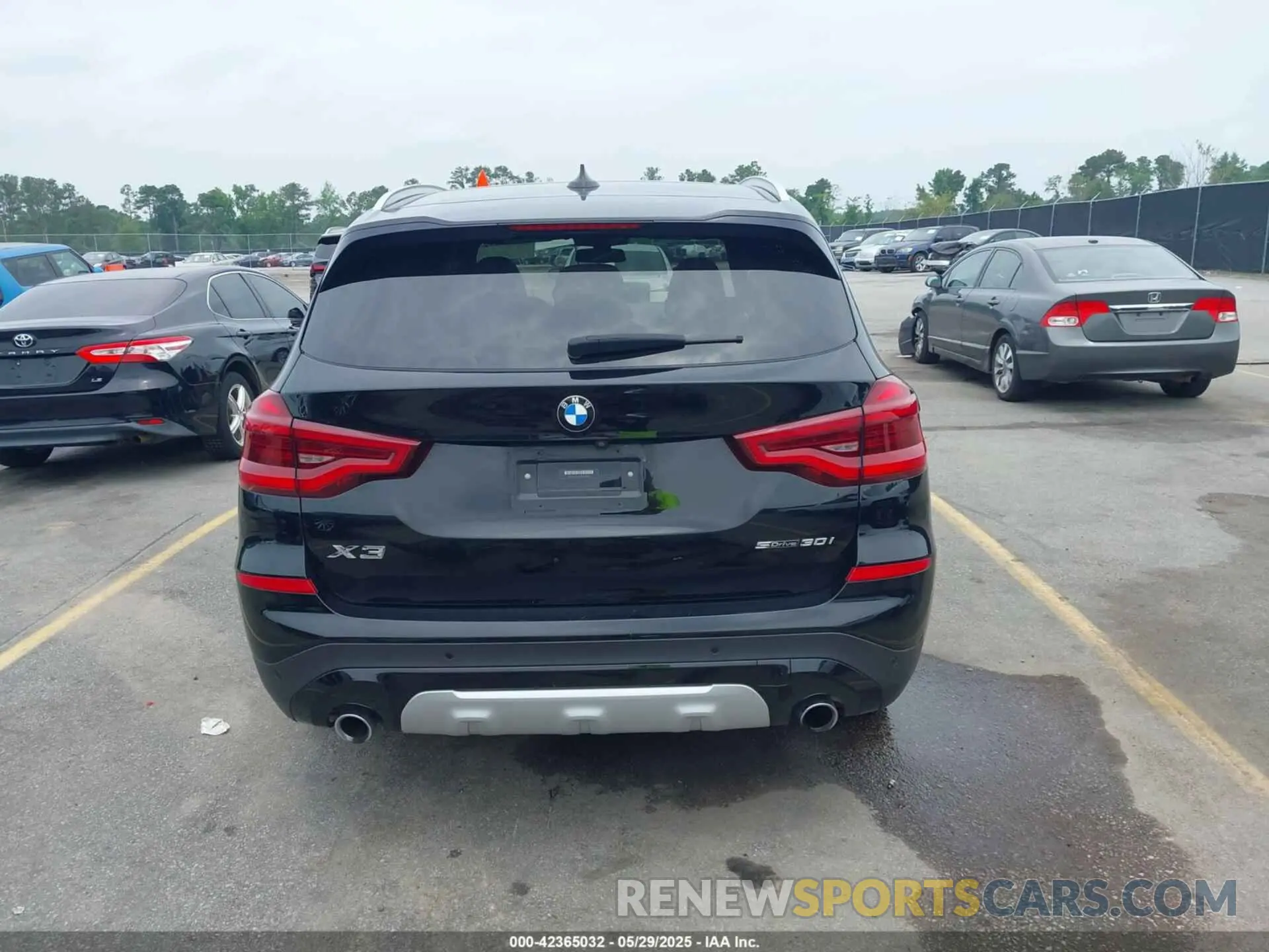 17 Photograph of a damaged car 5UXTY3C01M9E42906 BMW X3 2021