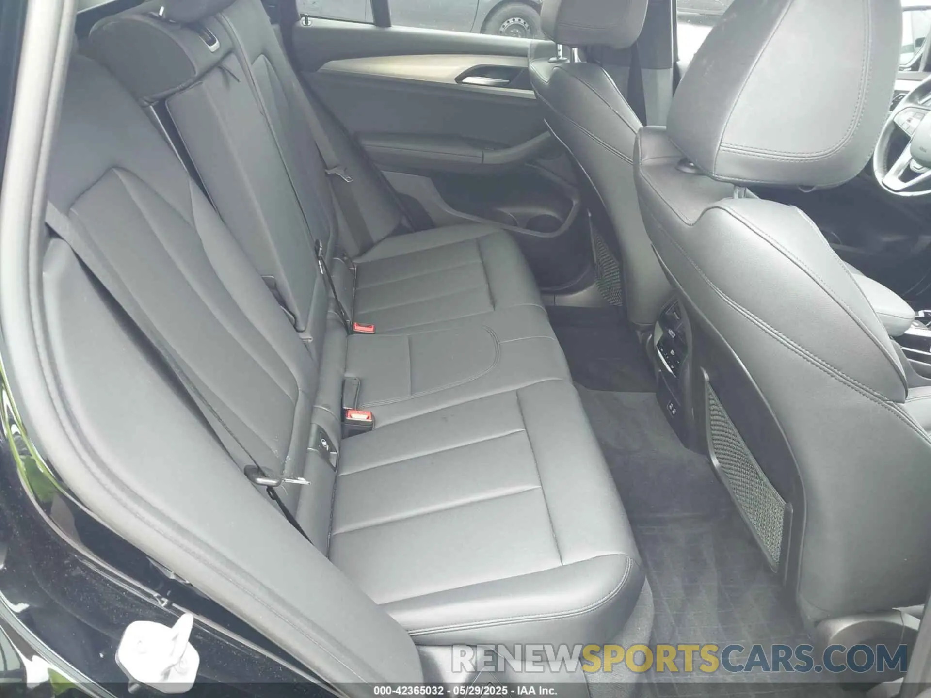 8 Photograph of a damaged car 5UXTY3C01M9E42906 BMW X3 2021