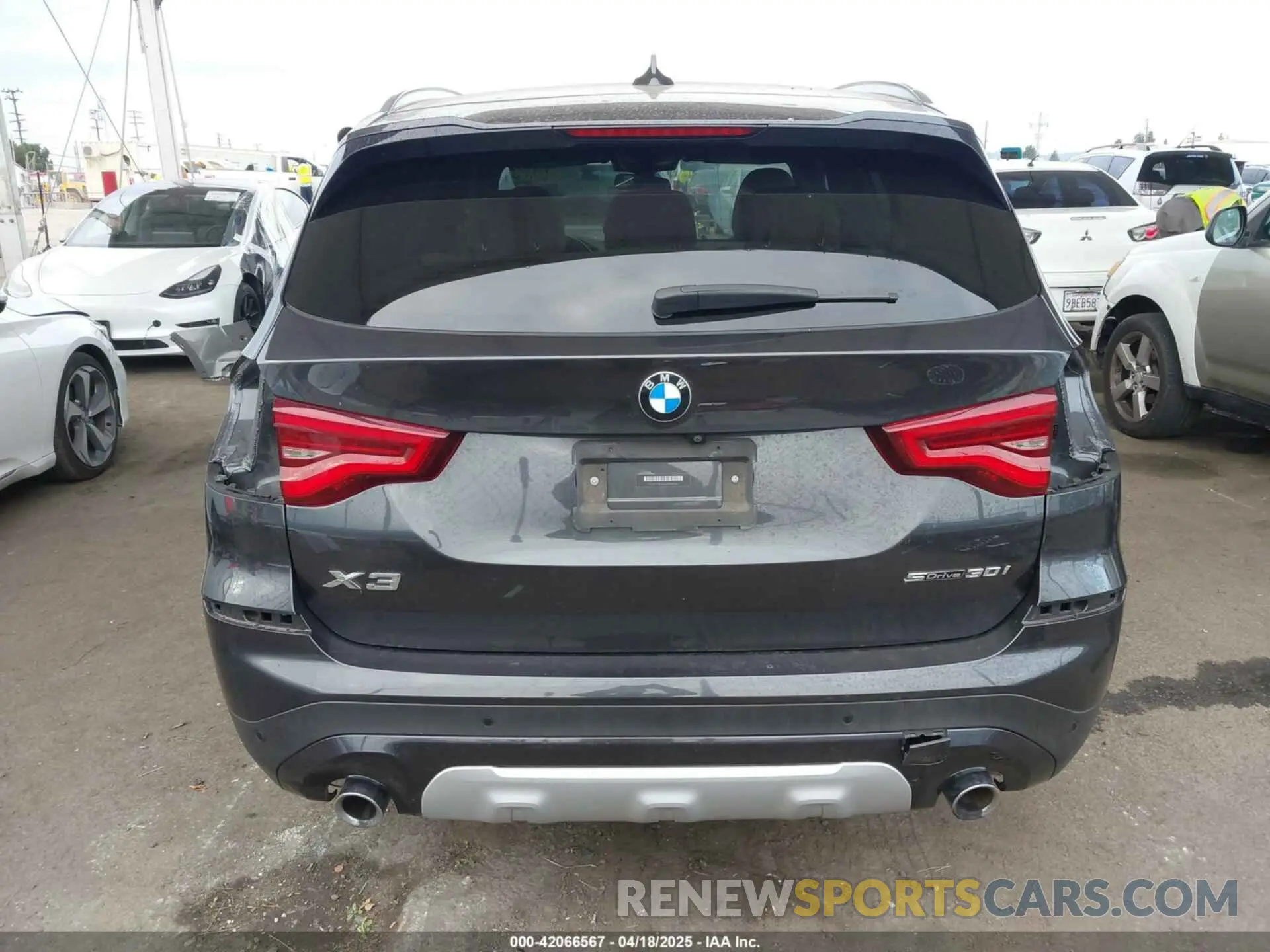 17 Photograph of a damaged car 5UXTY3C01M9E48706 BMW X3 2021