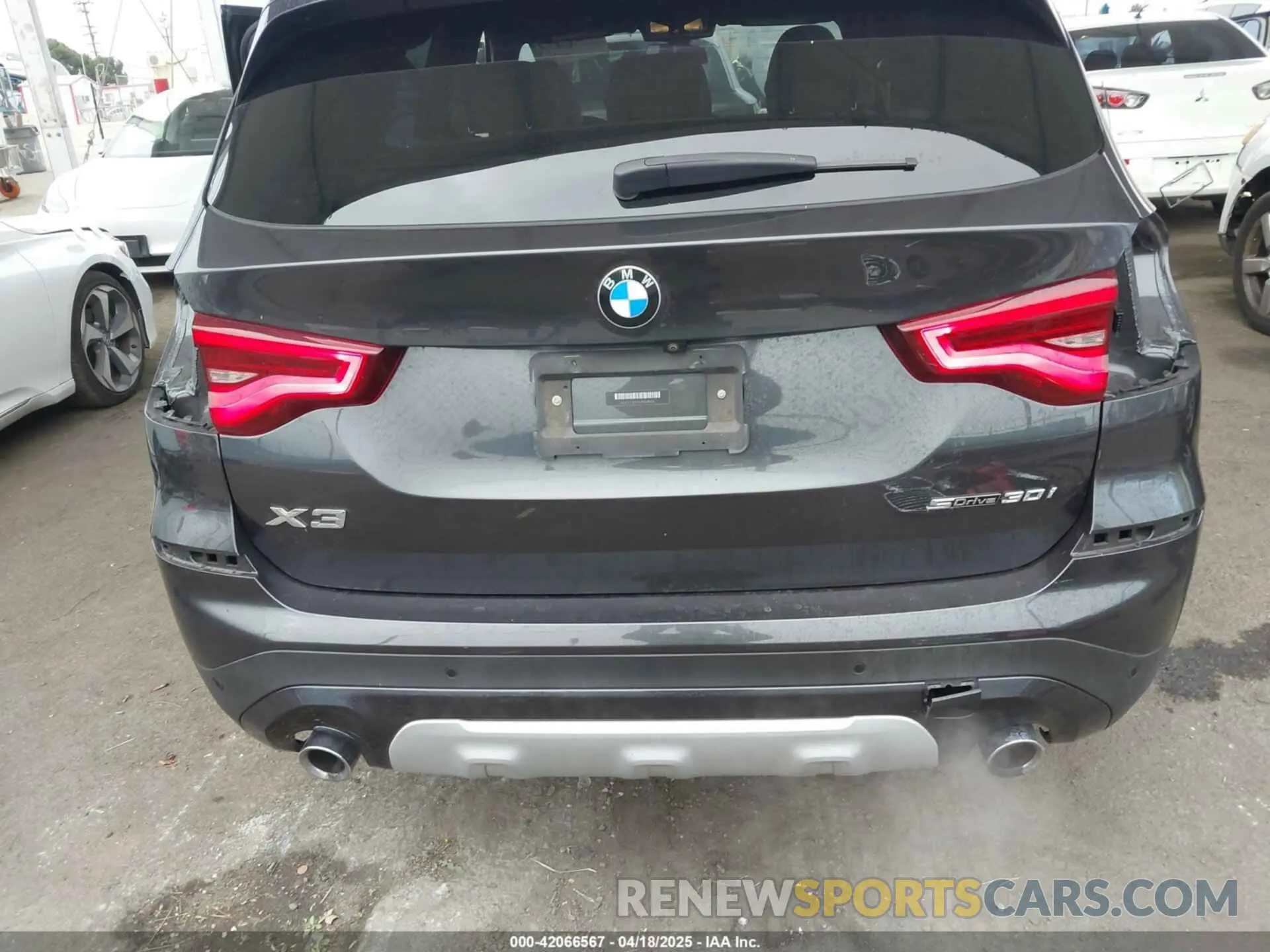 18 Photograph of a damaged car 5UXTY3C01M9E48706 BMW X3 2021