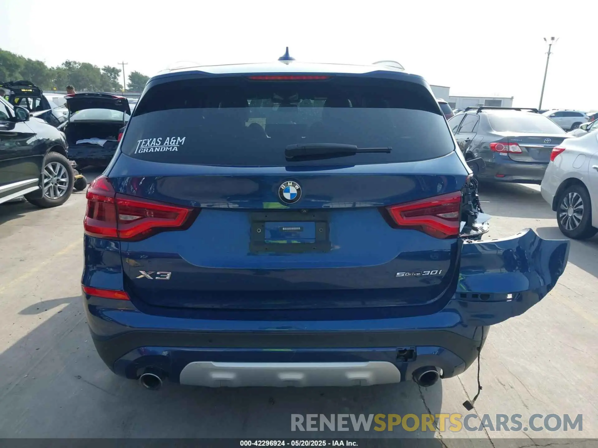 18 Photograph of a damaged car 5UXTY3C01M9F26580 BMW X3 2021