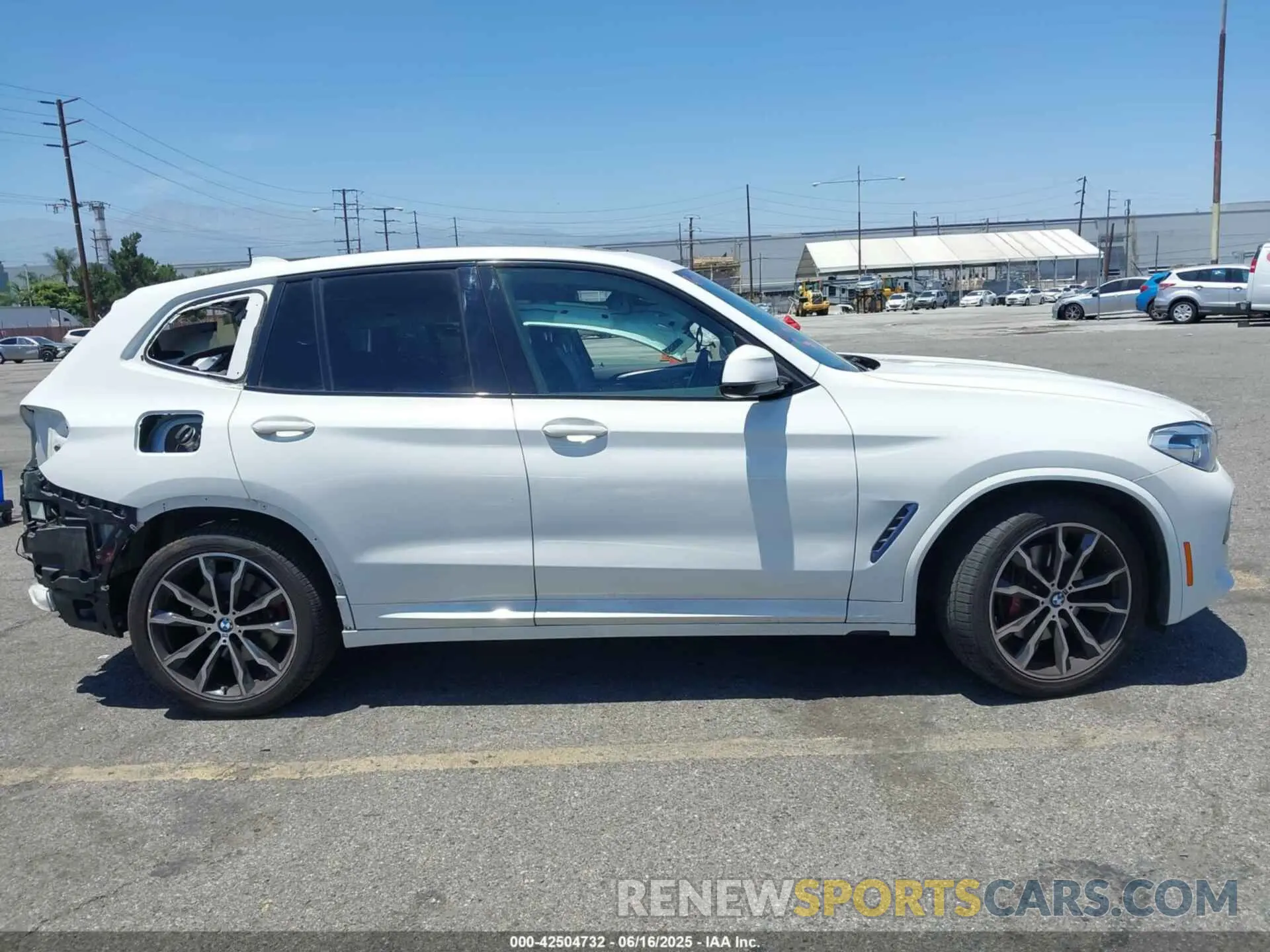 14 Photograph of a damaged car 5UXTY3C02M9E16301 BMW X3 2021