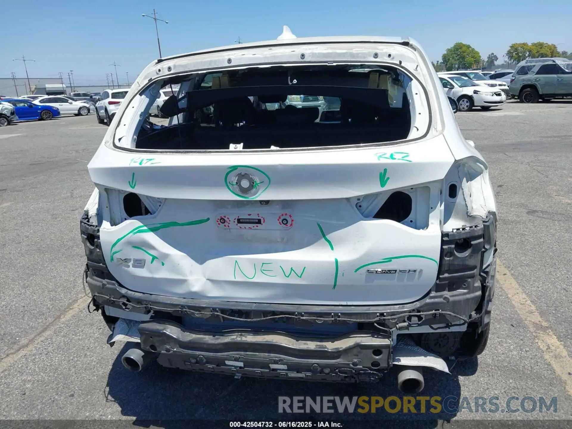 17 Photograph of a damaged car 5UXTY3C02M9E16301 BMW X3 2021
