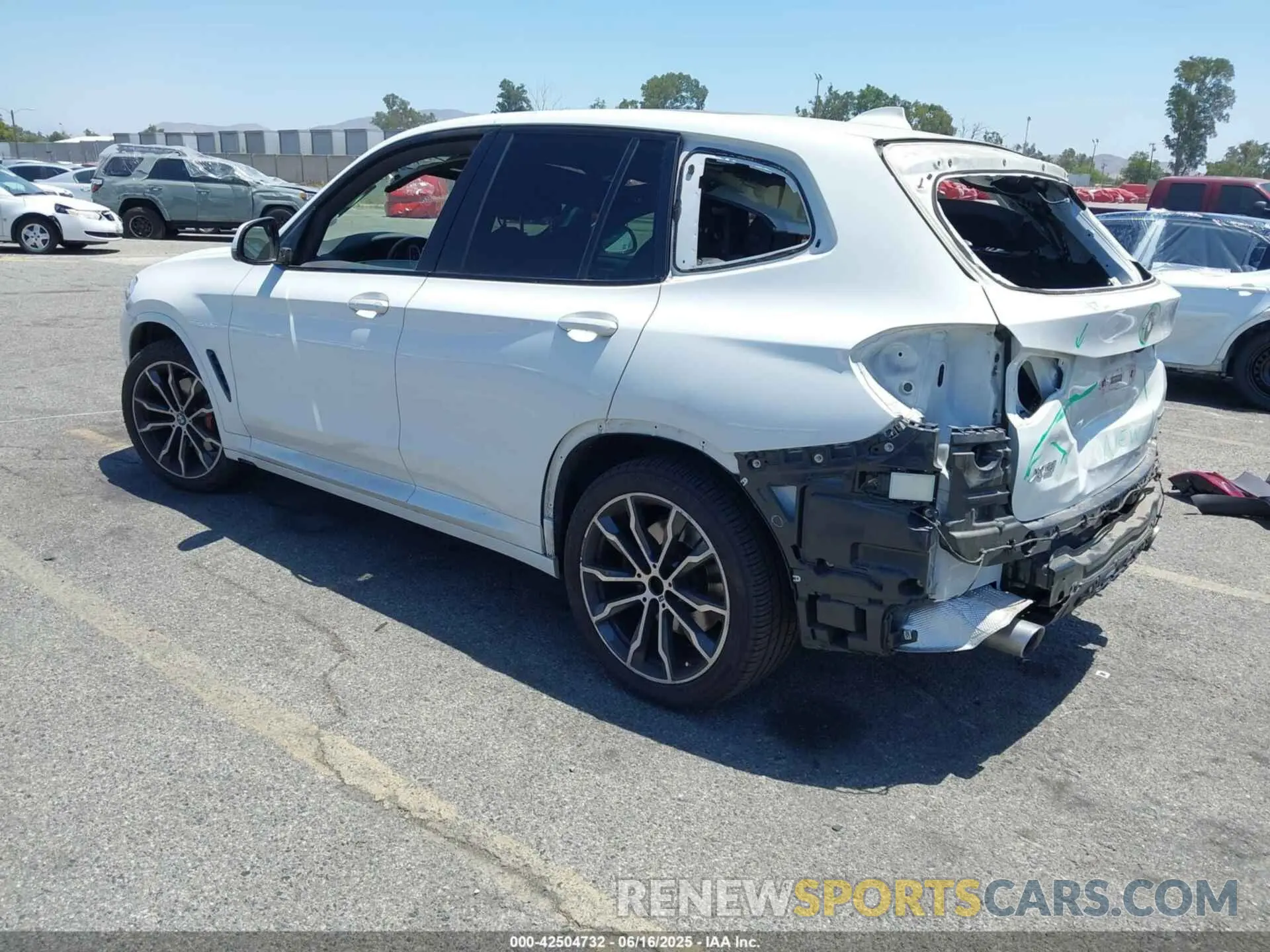3 Photograph of a damaged car 5UXTY3C02M9E16301 BMW X3 2021