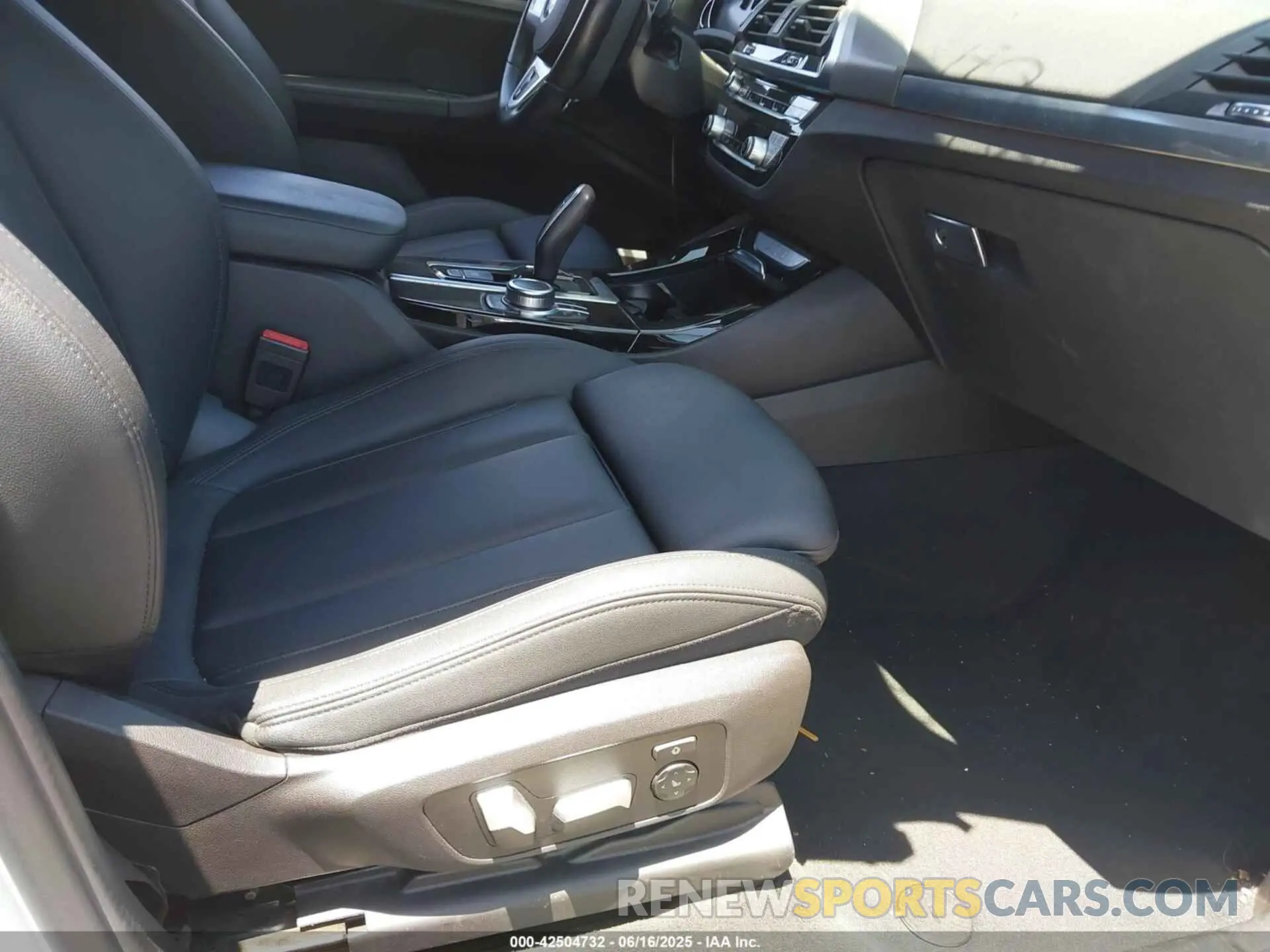 5 Photograph of a damaged car 5UXTY3C02M9E16301 BMW X3 2021