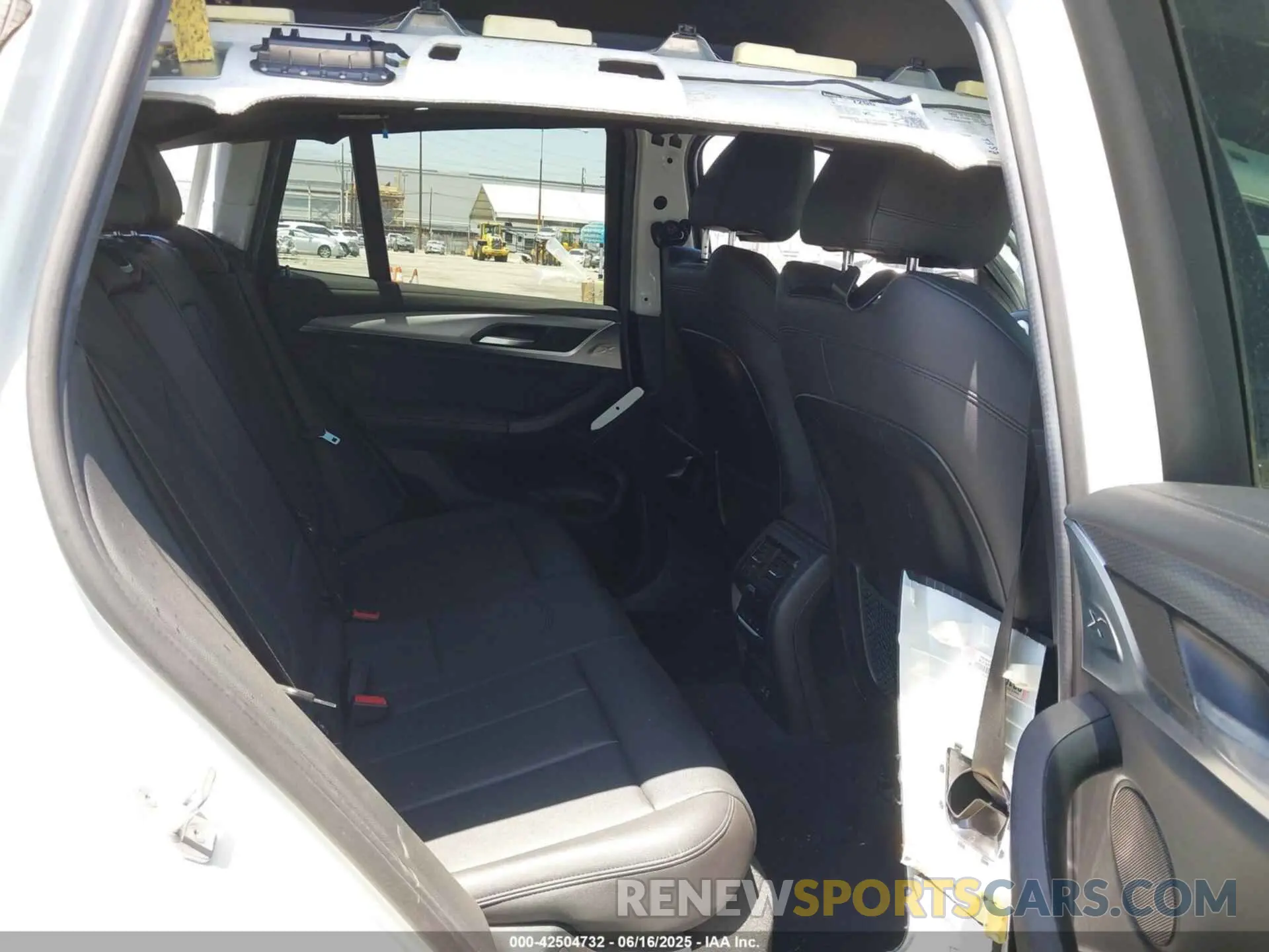 8 Photograph of a damaged car 5UXTY3C02M9E16301 BMW X3 2021