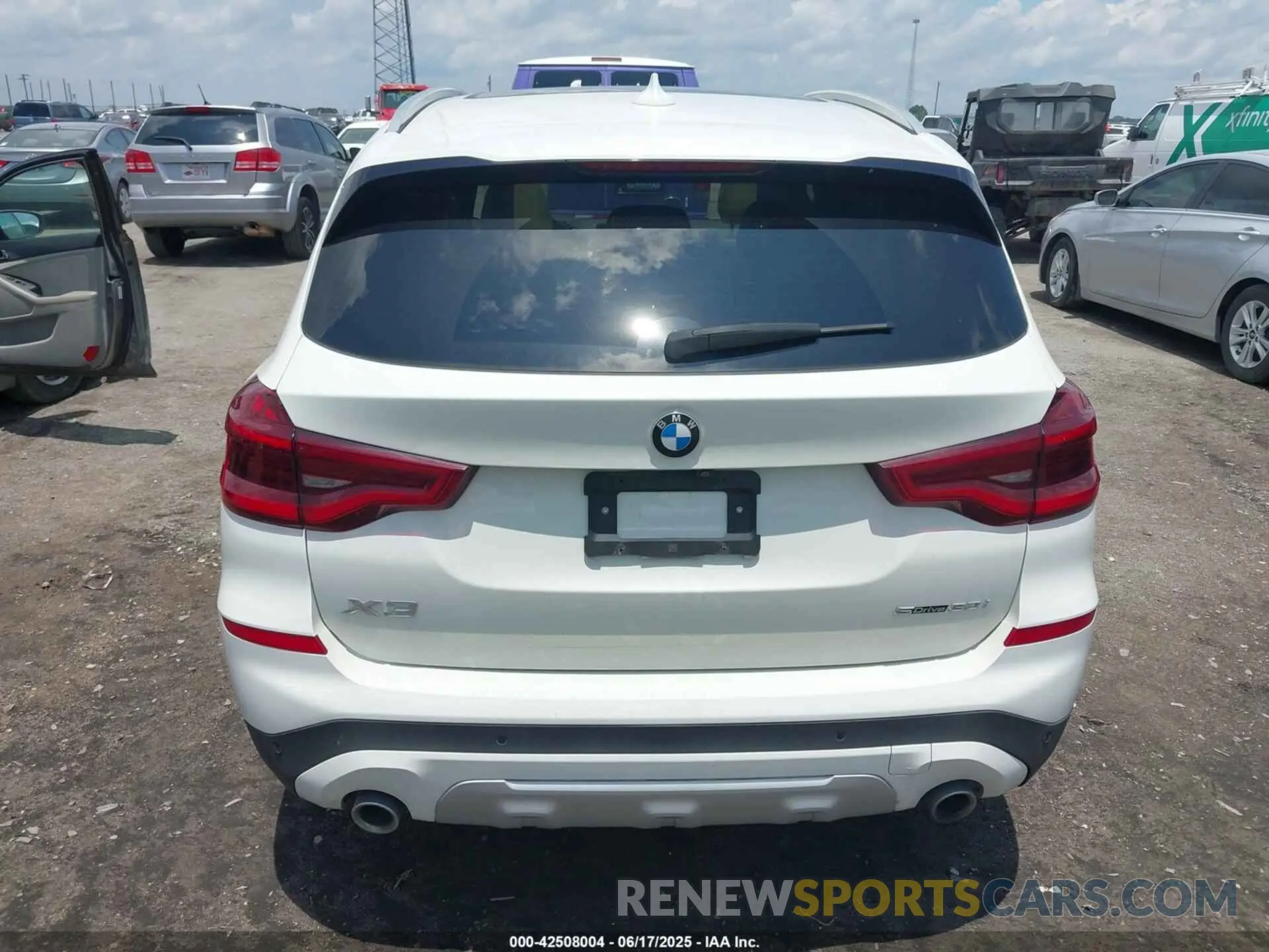 16 Photograph of a damaged car 5UXTY3C02M9G50065 BMW X3 2021