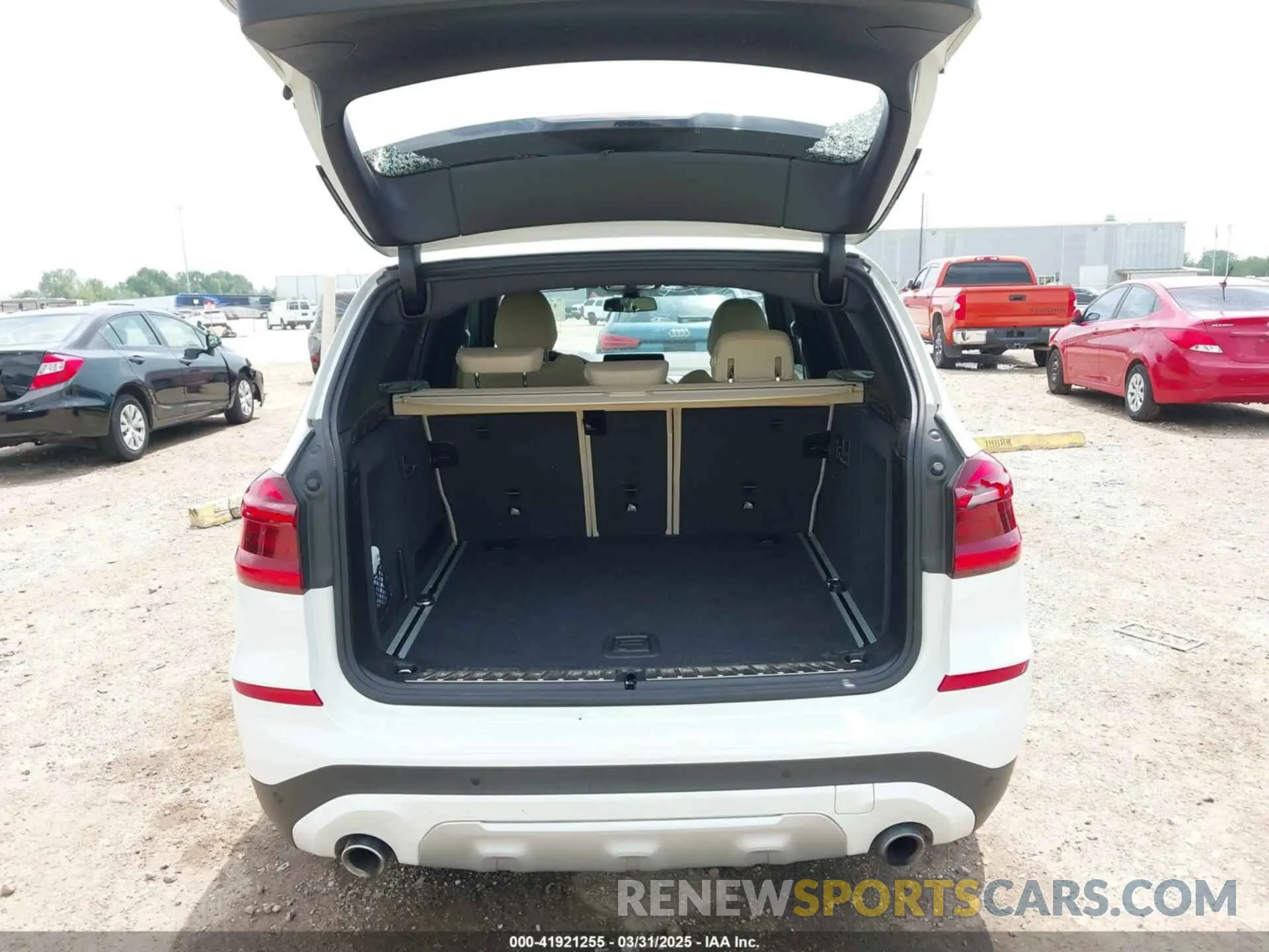 17 Photograph of a damaged car 5UXTY3C04M9D81731 BMW X3 2021