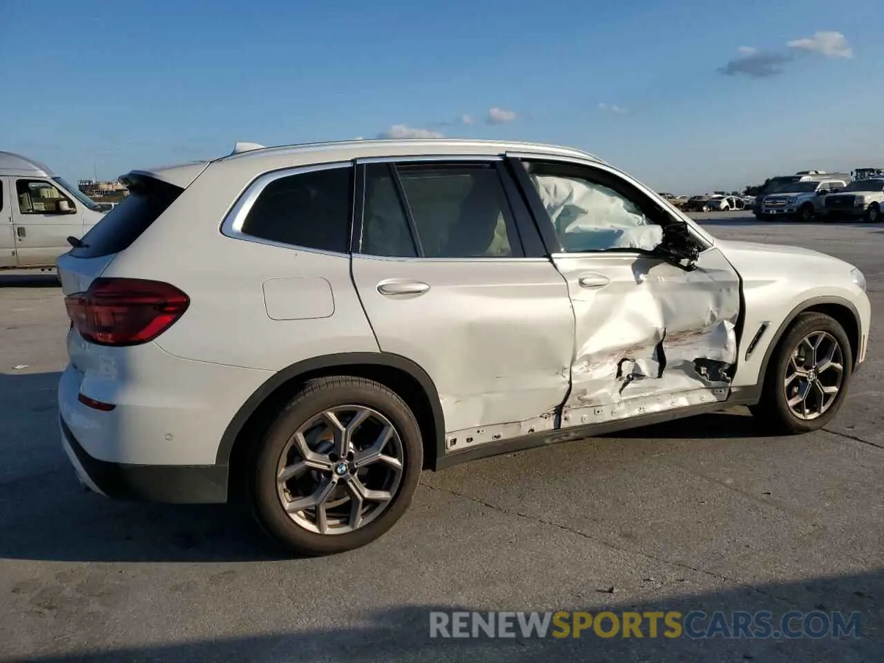 3 Photograph of a damaged car 5UXTY3C04M9G51802 BMW X3 2021