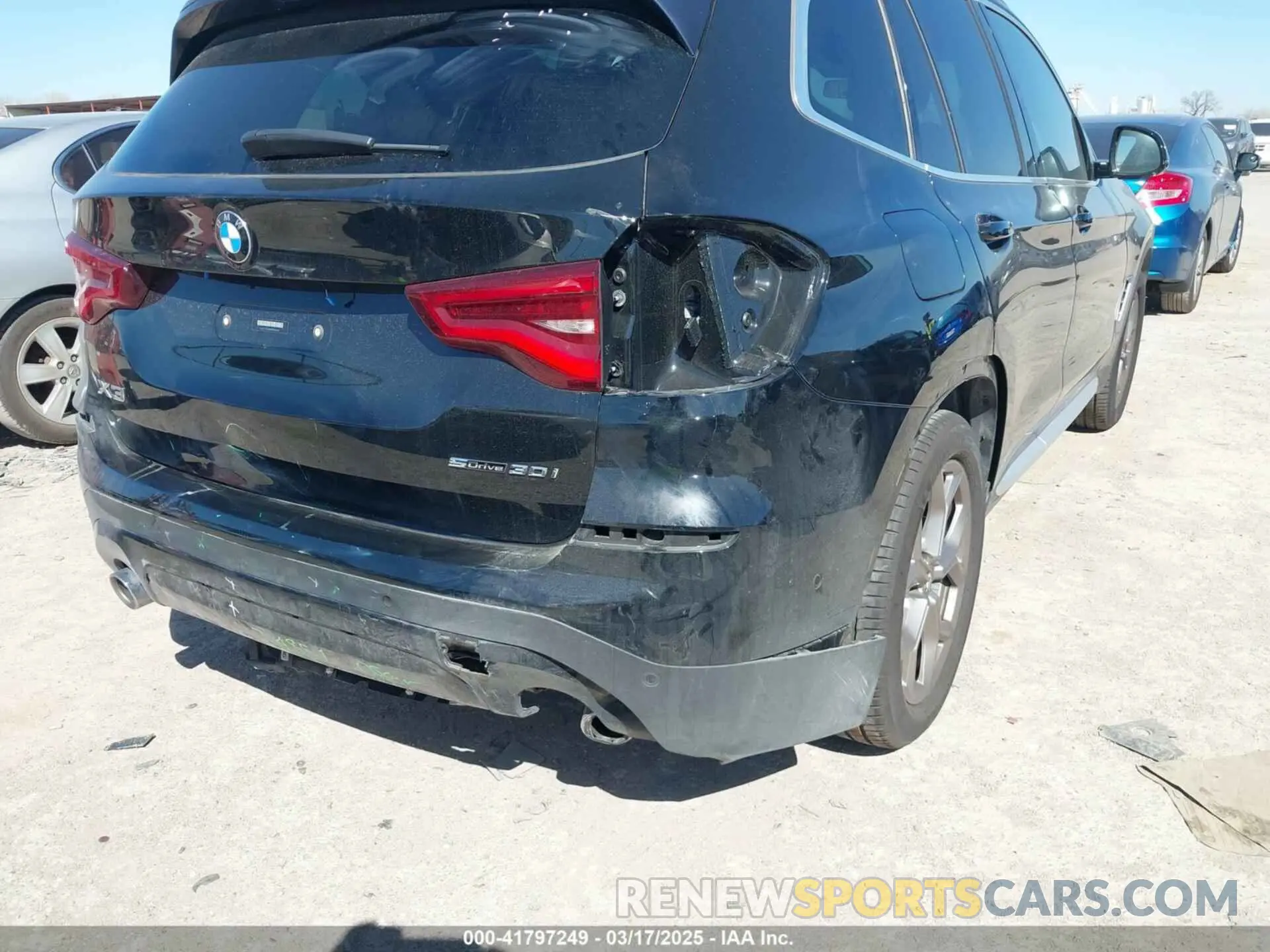 17 Photograph of a damaged car 5UXTY3C06M9H04614 BMW X3 2021
