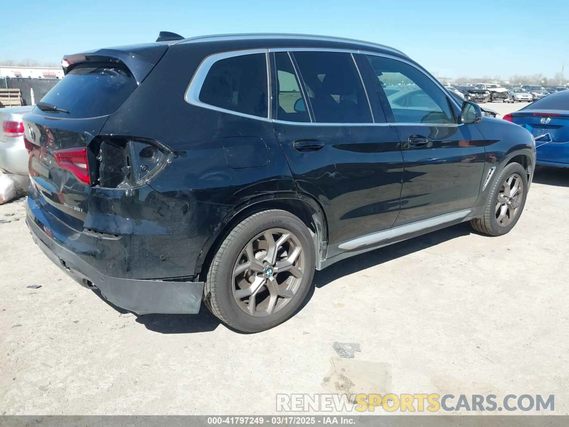 4 Photograph of a damaged car 5UXTY3C06M9H04614 BMW X3 2021
