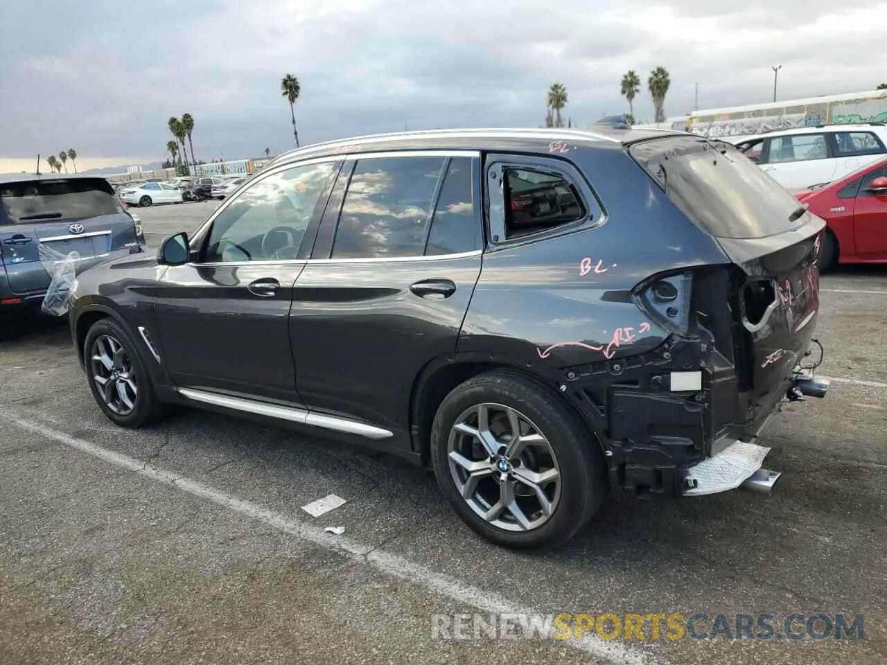 2 Photograph of a damaged car 5UXTY3C06M9H18805 BMW X3 2021