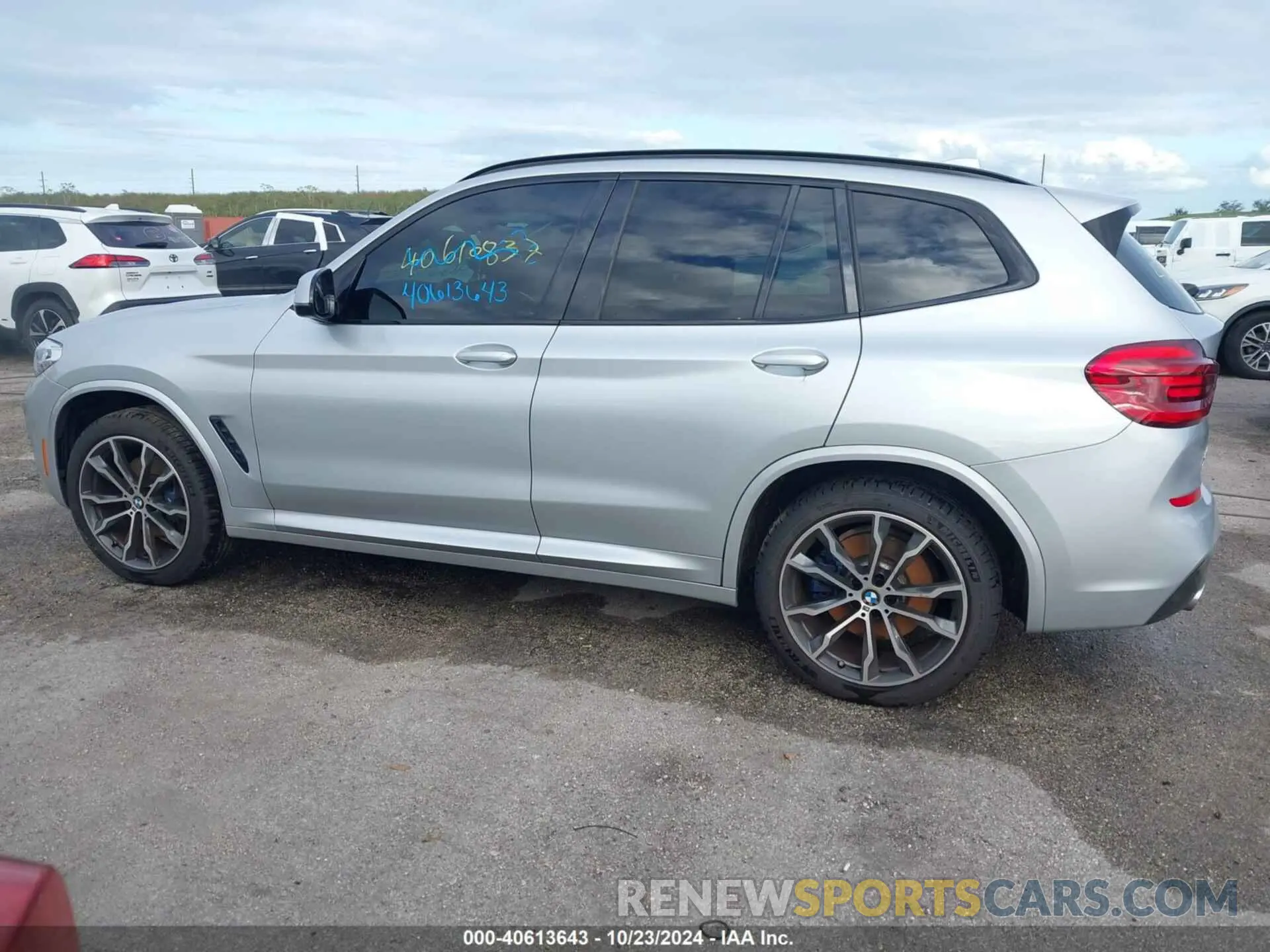 14 Photograph of a damaged car 5UXTY3C07M9F43268 BMW X3 2021