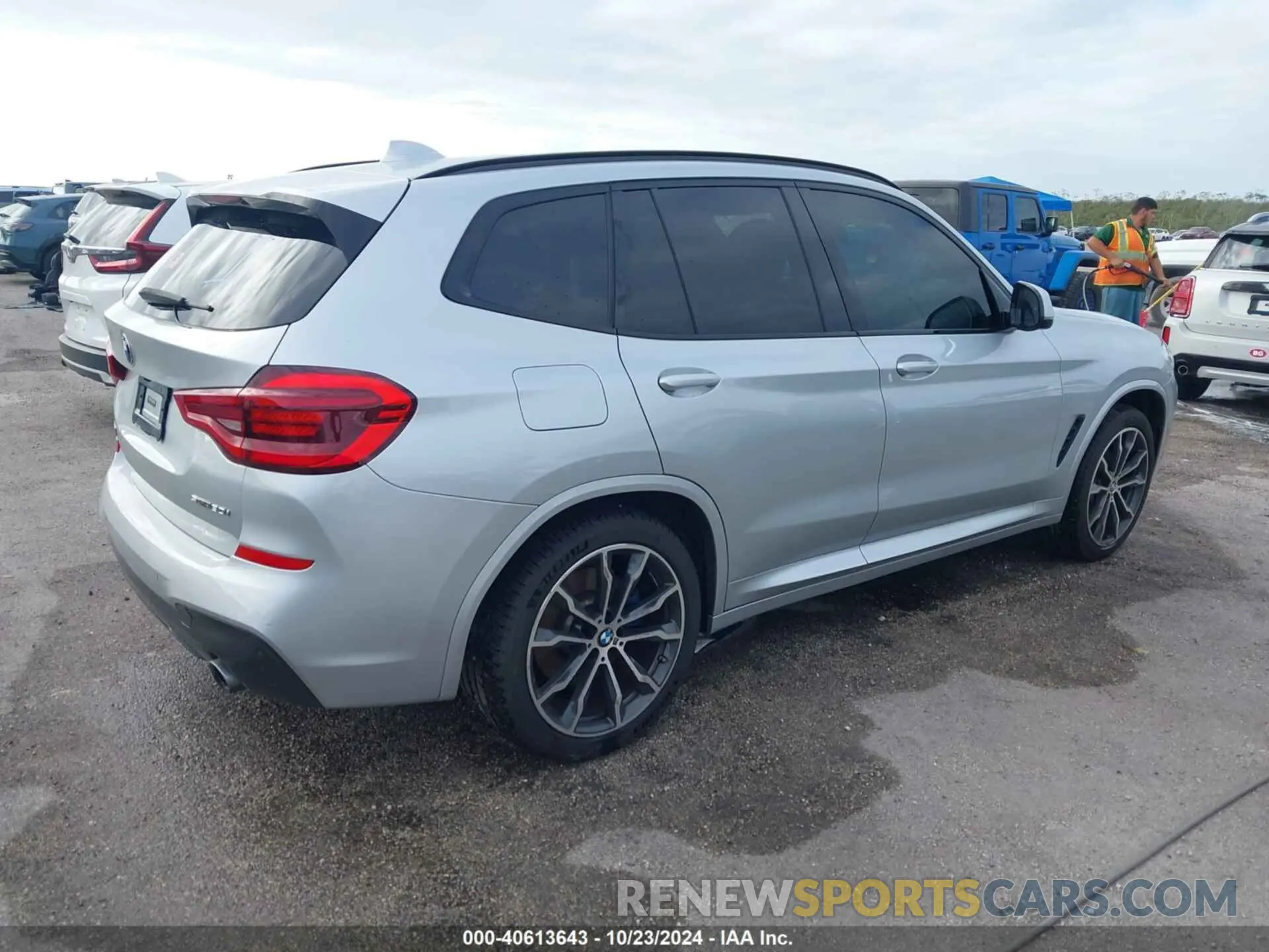 4 Photograph of a damaged car 5UXTY3C07M9F43268 BMW X3 2021