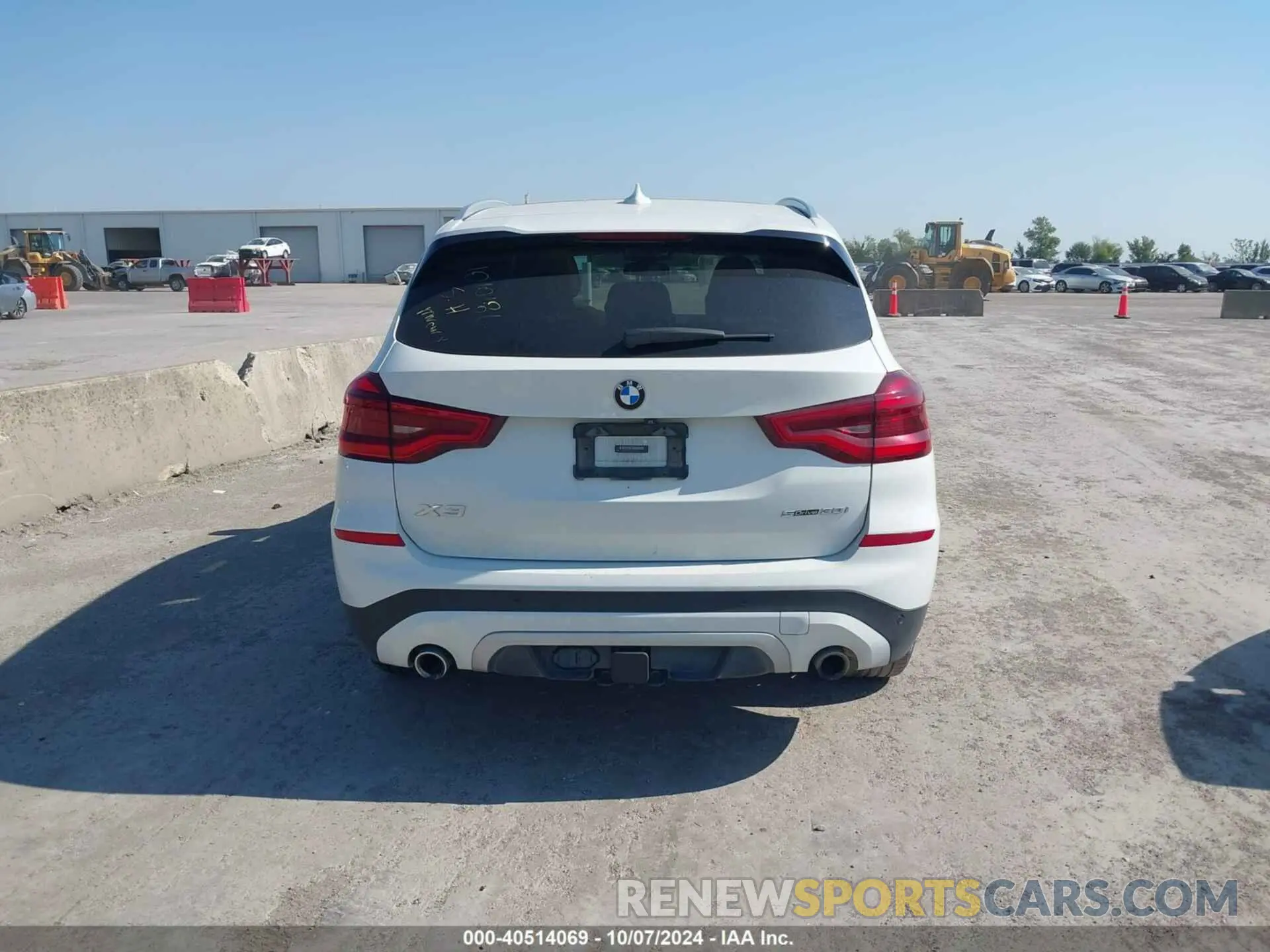 17 Photograph of a damaged car 5UXTY3C07M9H88586 BMW X3 2021