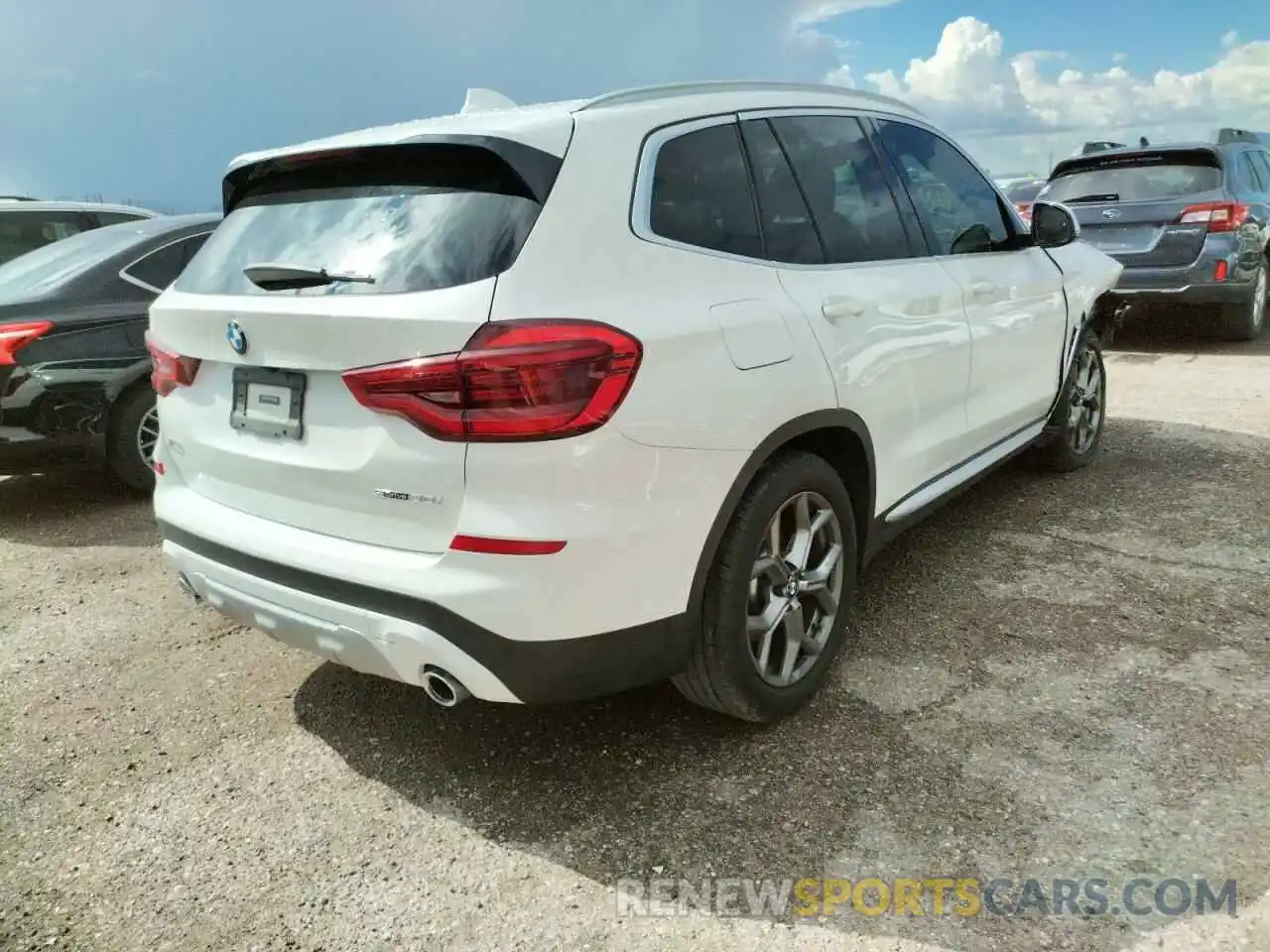 4 Photograph of a damaged car 5UXTY3C08M9E99748 BMW X3 2021