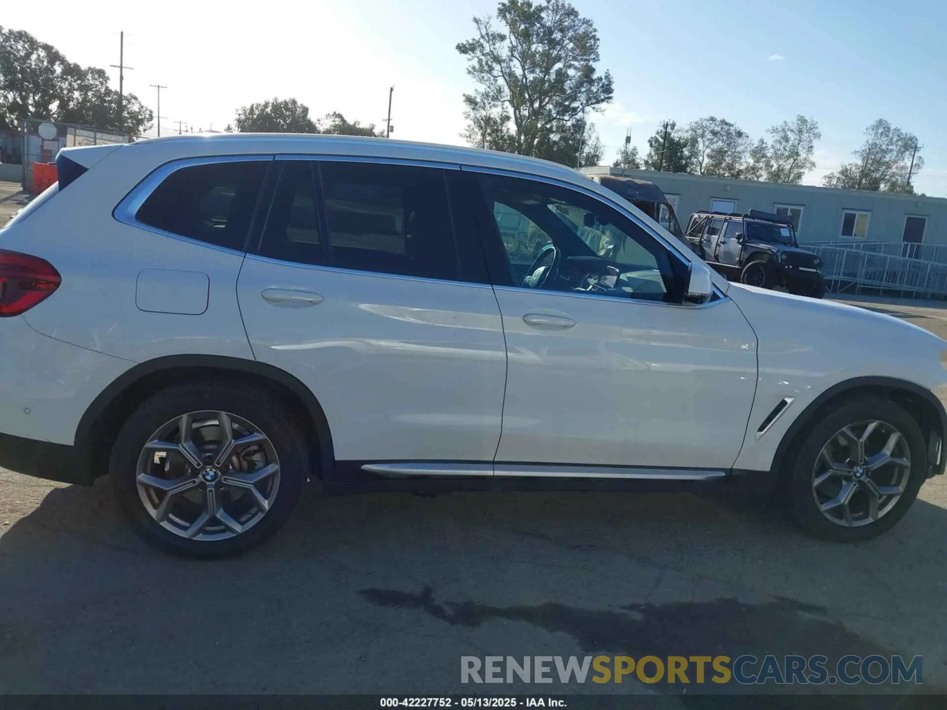 14 Photograph of a damaged car 5UXTY3C08M9G04837 BMW X3 2021