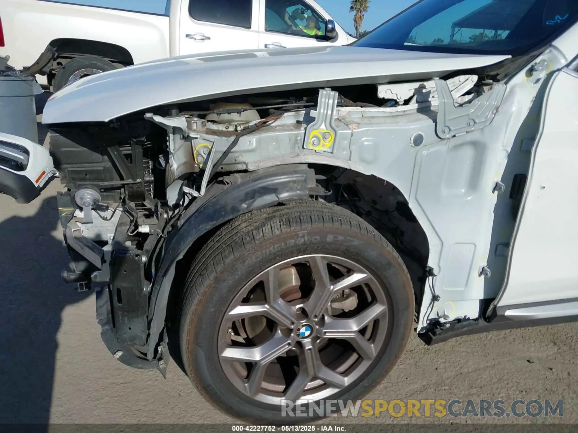 19 Photograph of a damaged car 5UXTY3C08M9G04837 BMW X3 2021