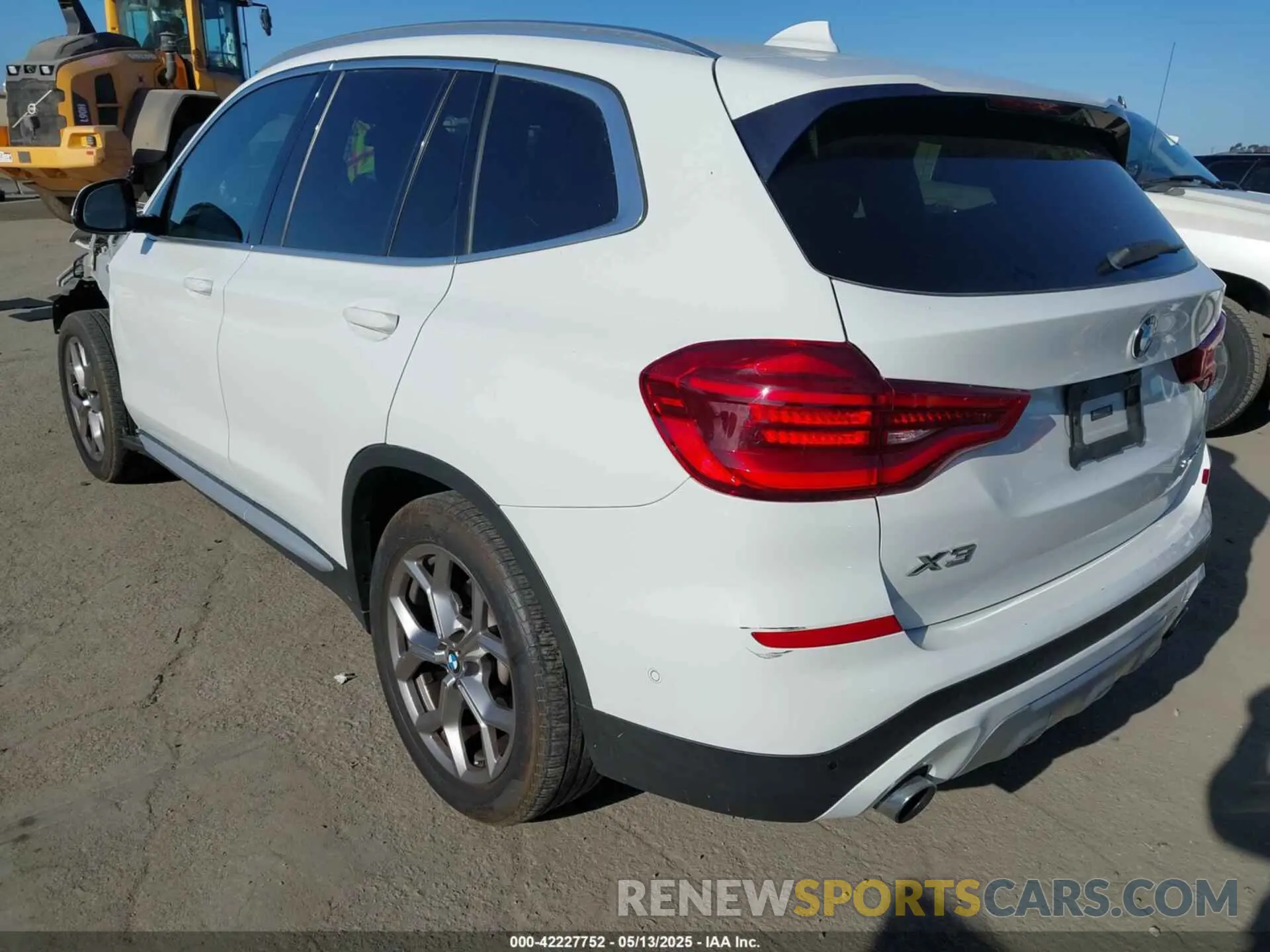 3 Photograph of a damaged car 5UXTY3C08M9G04837 BMW X3 2021
