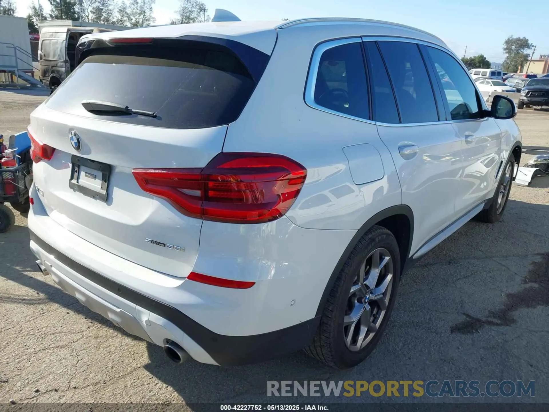4 Photograph of a damaged car 5UXTY3C08M9G04837 BMW X3 2021