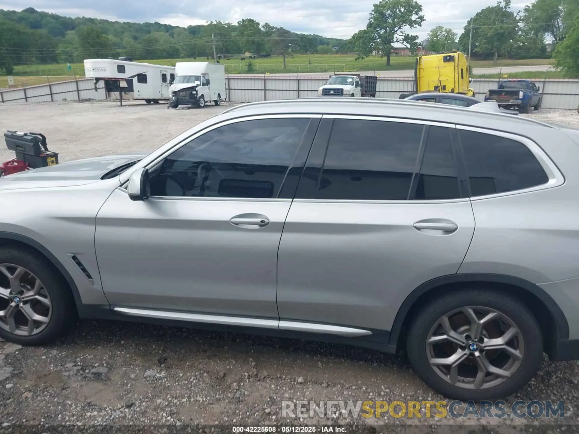 15 Photograph of a damaged car 5UXTY3C09M9E14741 BMW X3 2021