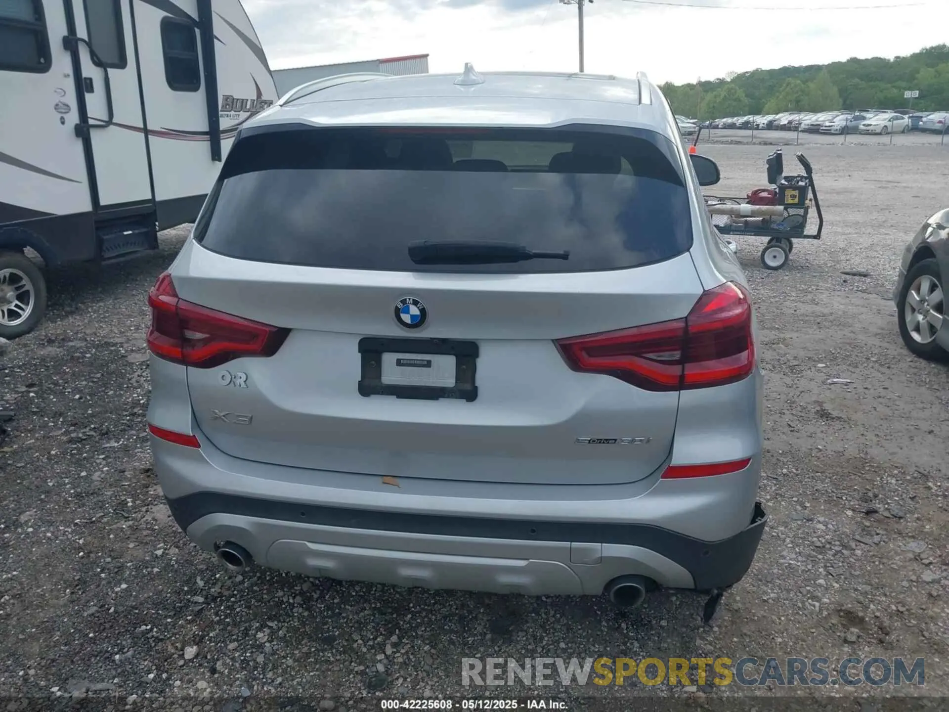17 Photograph of a damaged car 5UXTY3C09M9E14741 BMW X3 2021