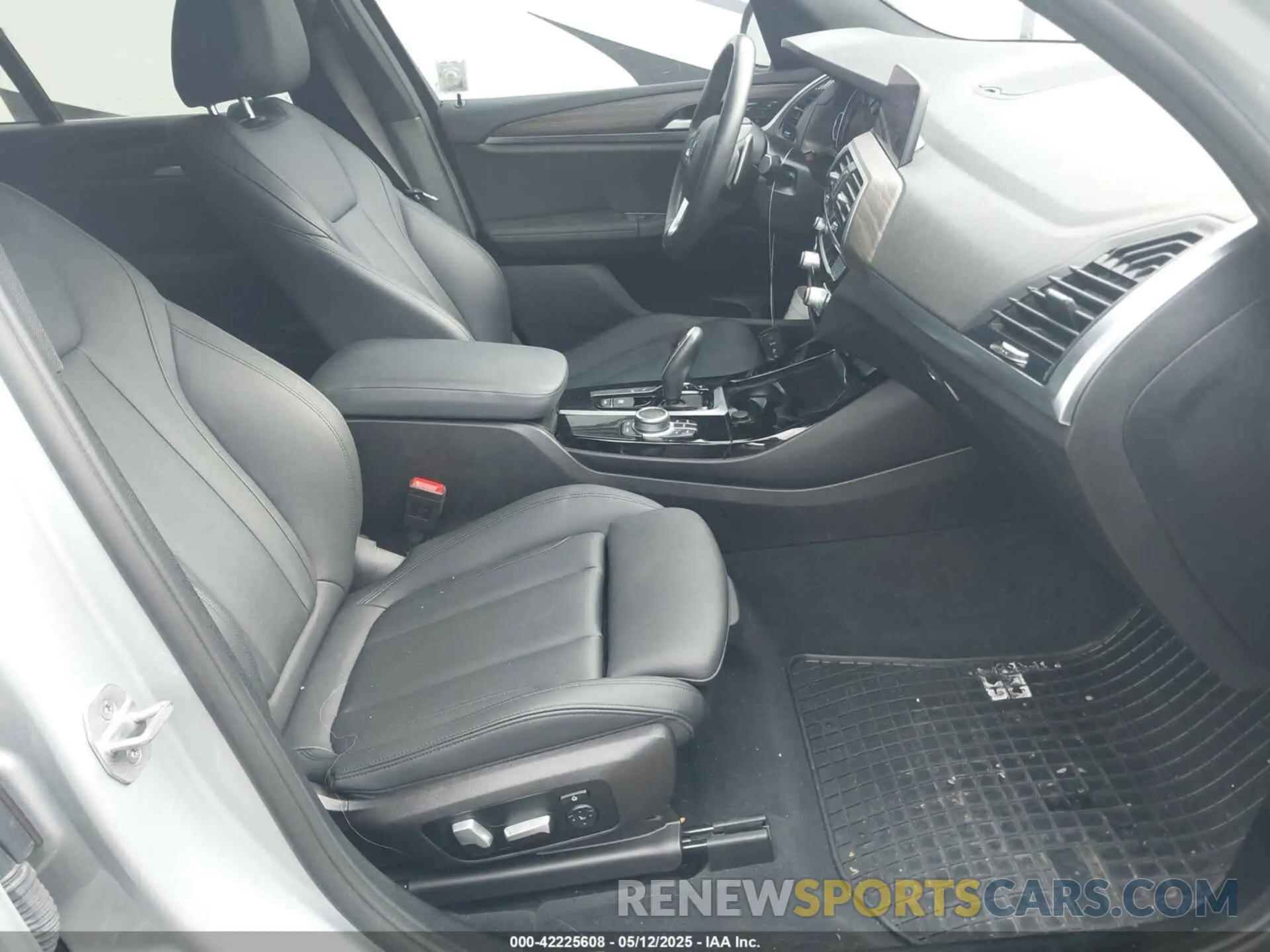 5 Photograph of a damaged car 5UXTY3C09M9E14741 BMW X3 2021