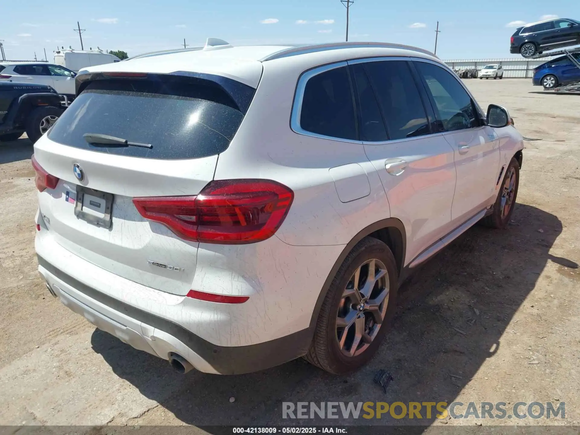 4 Photograph of a damaged car 5UXTY3C0XM9E41981 BMW X3 2021