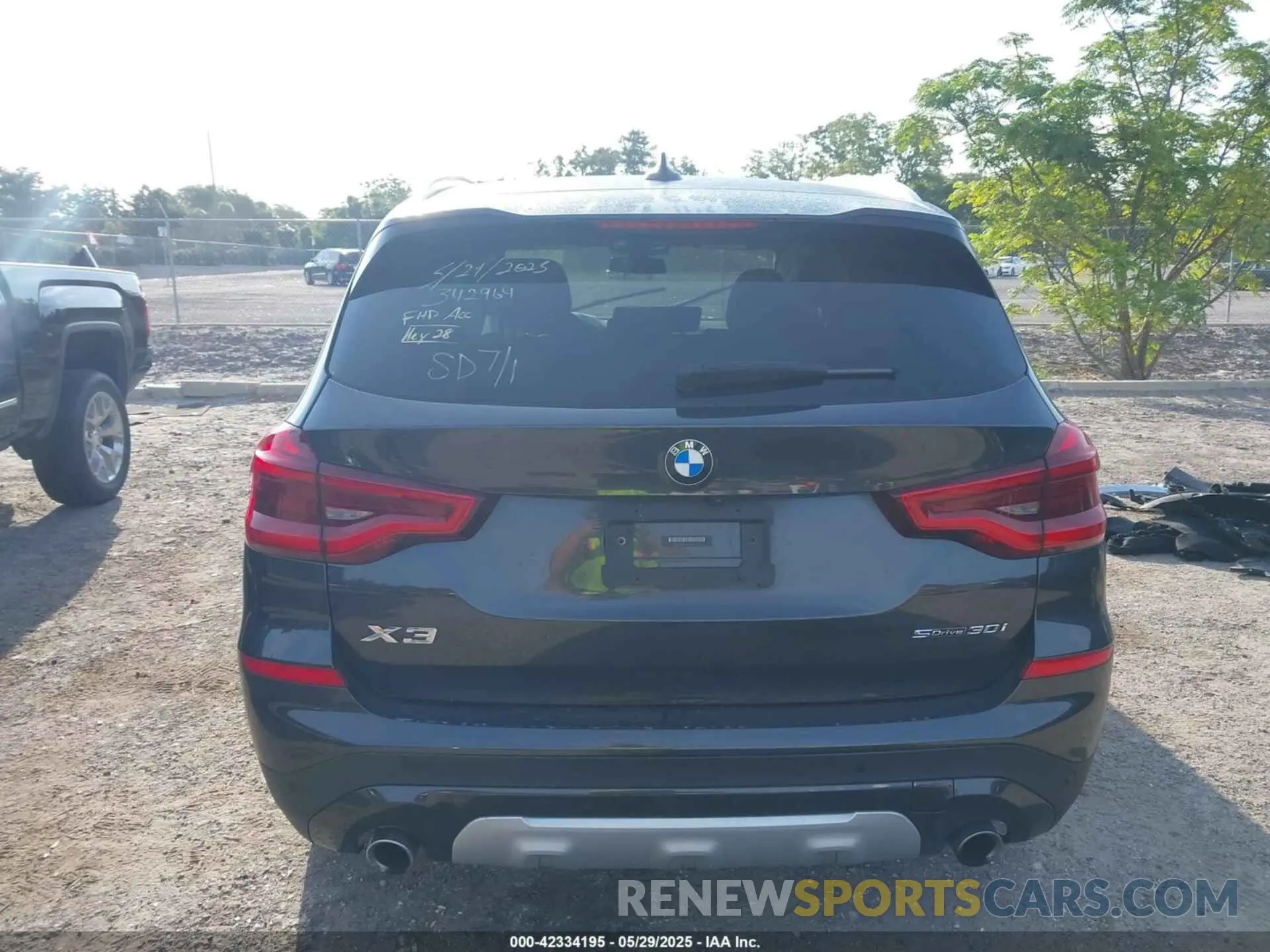 16 Photograph of a damaged car 5UXTY3C0XM9H12599 BMW X3 2021