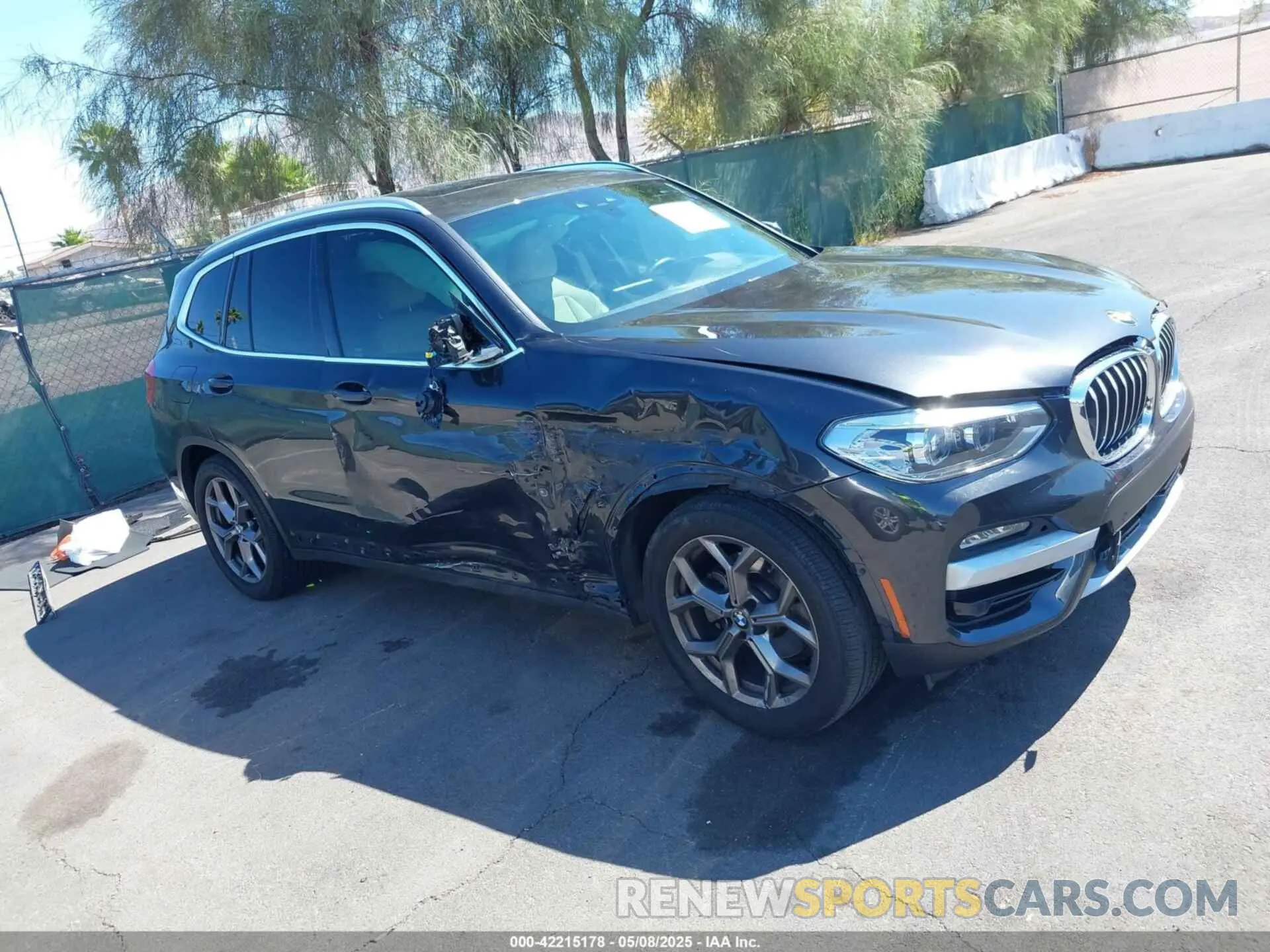 17 Photograph of a damaged car 5UXTY5C00M9E87427 BMW X3 2021