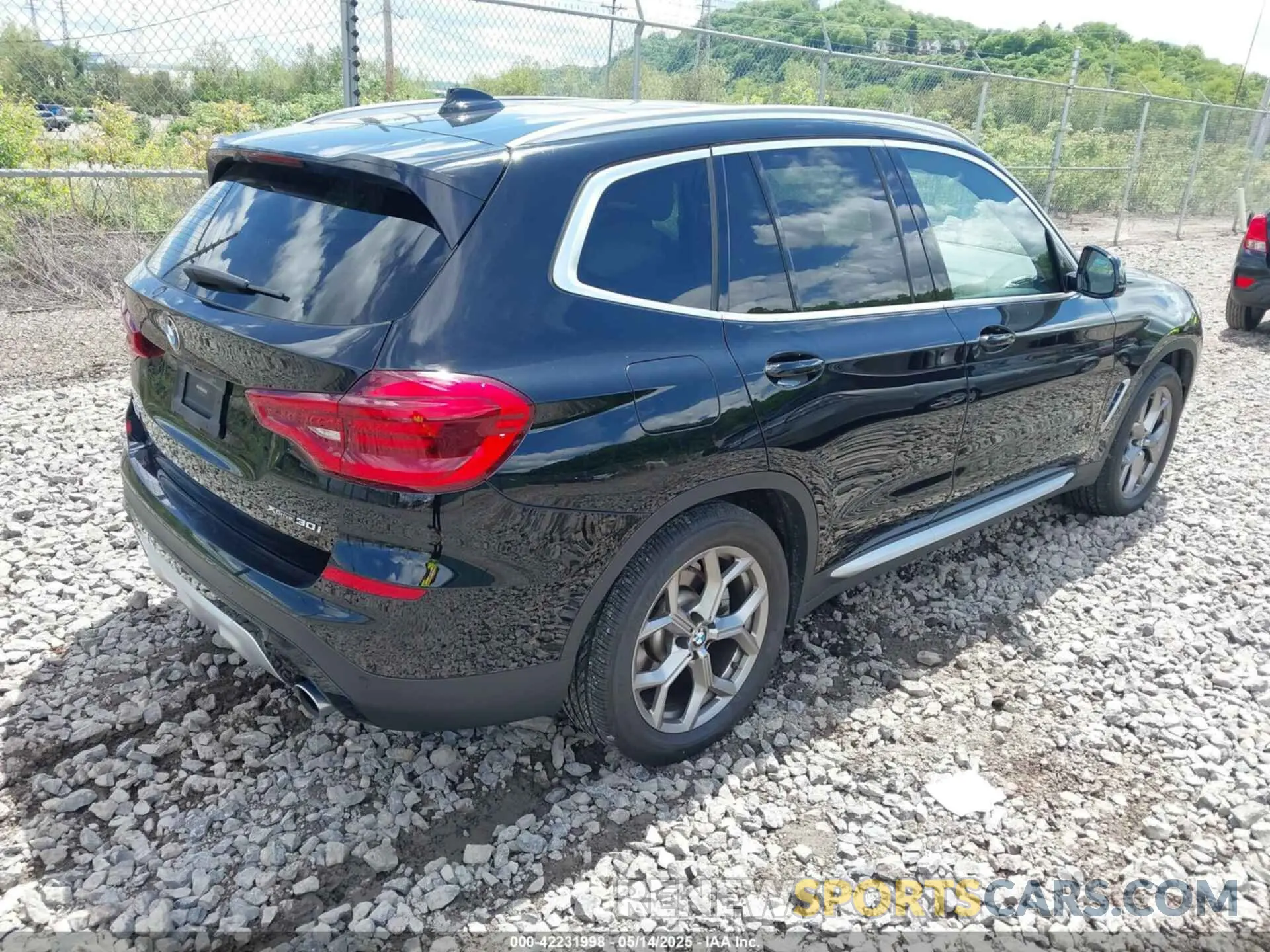 4 Photograph of a damaged car 5UXTY5C00M9H04412 BMW X3 2021