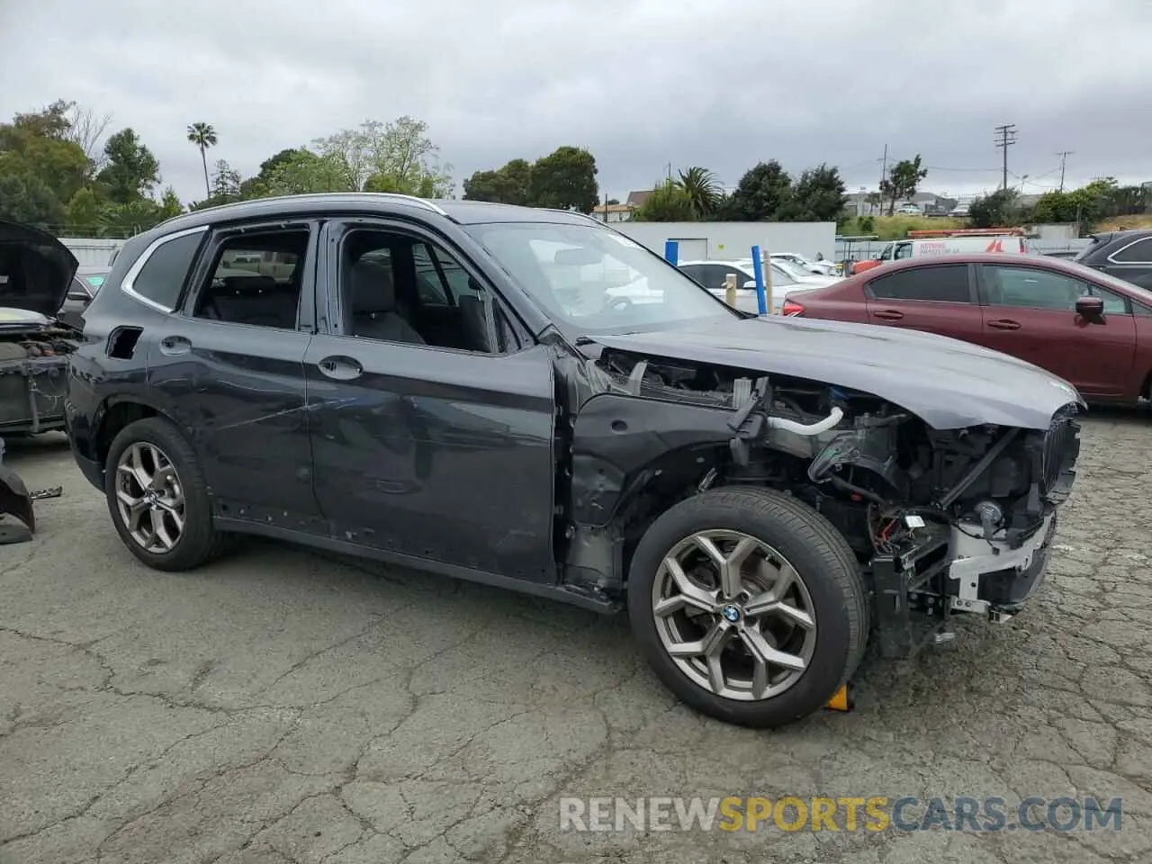 4 Photograph of a damaged car 5UXTY5C00M9H56123 BMW X3 2021