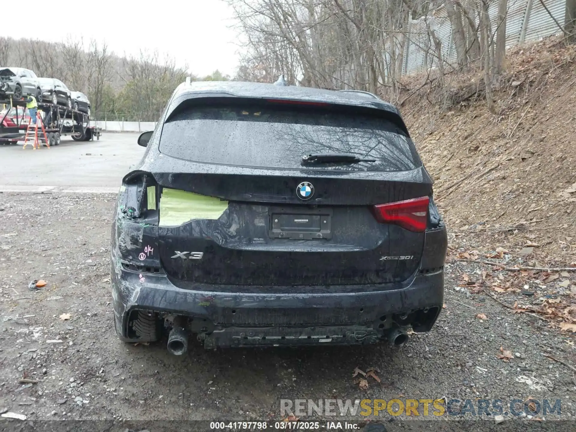 17 Photograph of a damaged car 5UXTY5C00M9H80275 BMW X3 2021