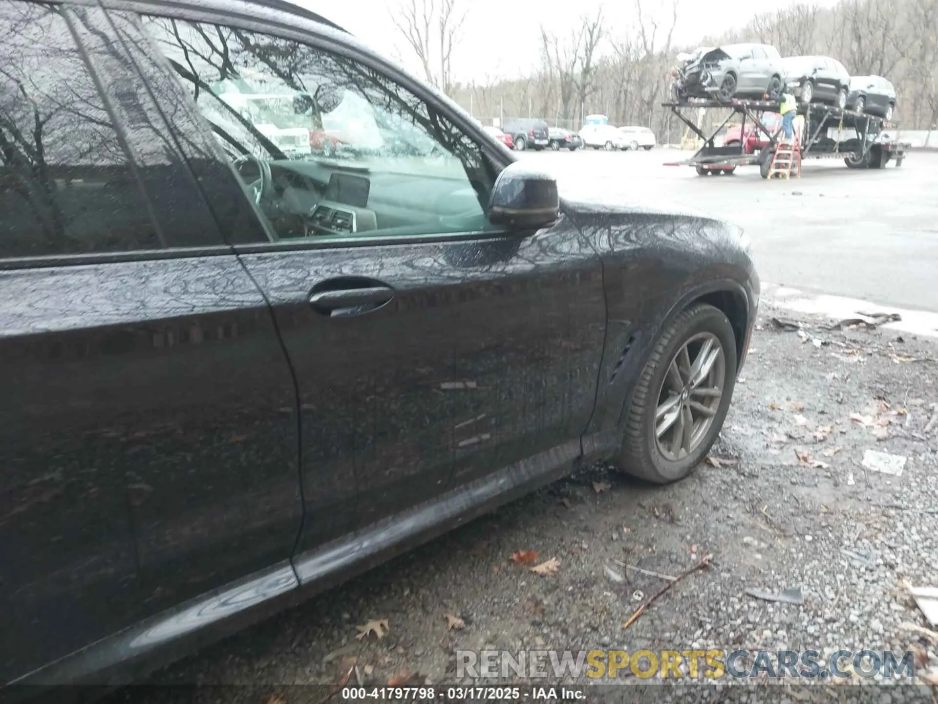 19 Photograph of a damaged car 5UXTY5C00M9H80275 BMW X3 2021