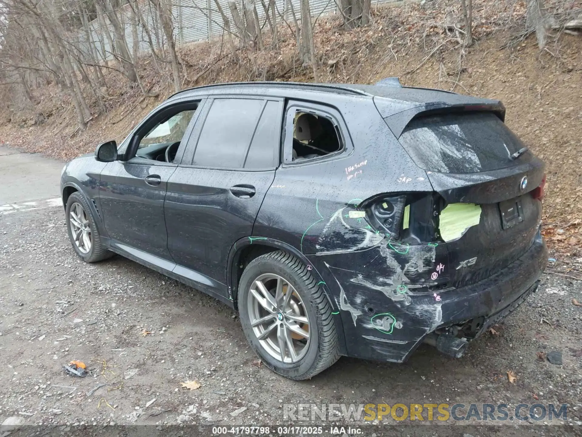 3 Photograph of a damaged car 5UXTY5C00M9H80275 BMW X3 2021