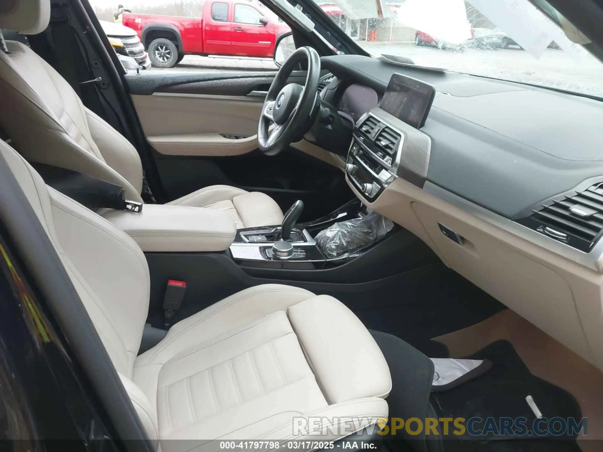5 Photograph of a damaged car 5UXTY5C00M9H80275 BMW X3 2021