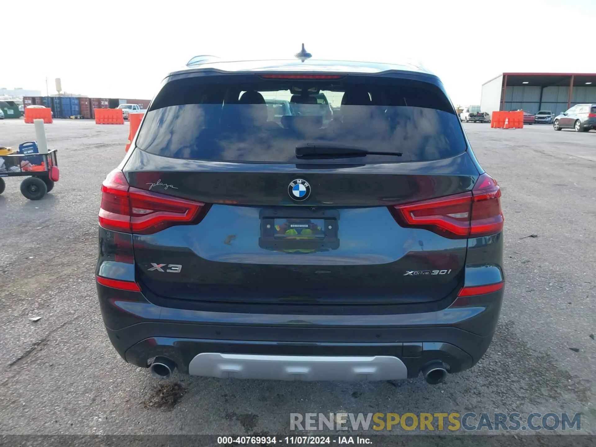 17 Photograph of a damaged car 5UXTY5C01M9F33198 BMW X3 2021