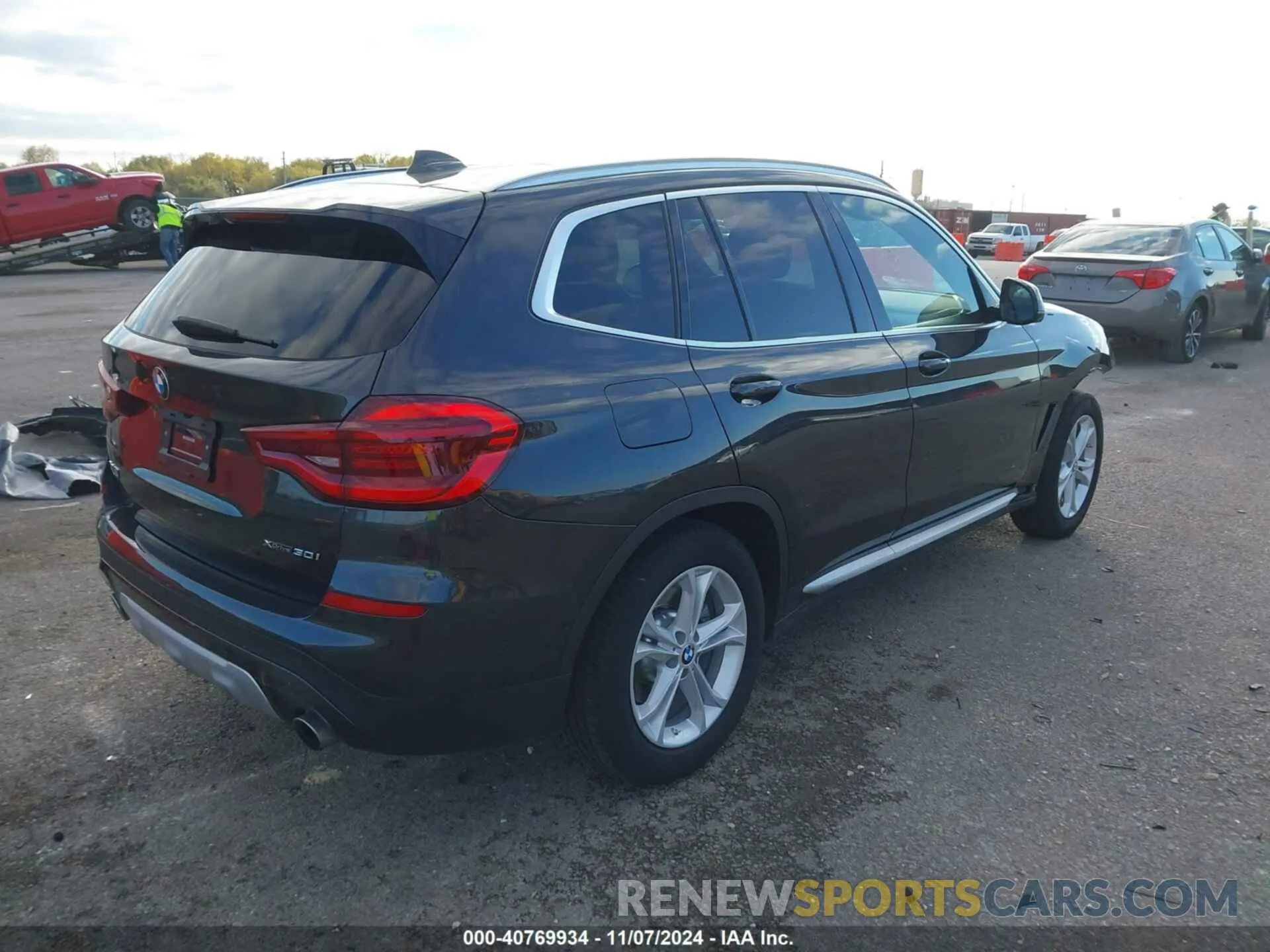 4 Photograph of a damaged car 5UXTY5C01M9F33198 BMW X3 2021